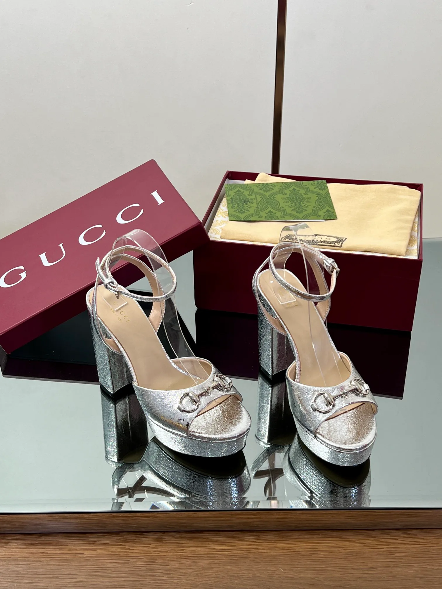 Босоножки Женские Gucci 11616308