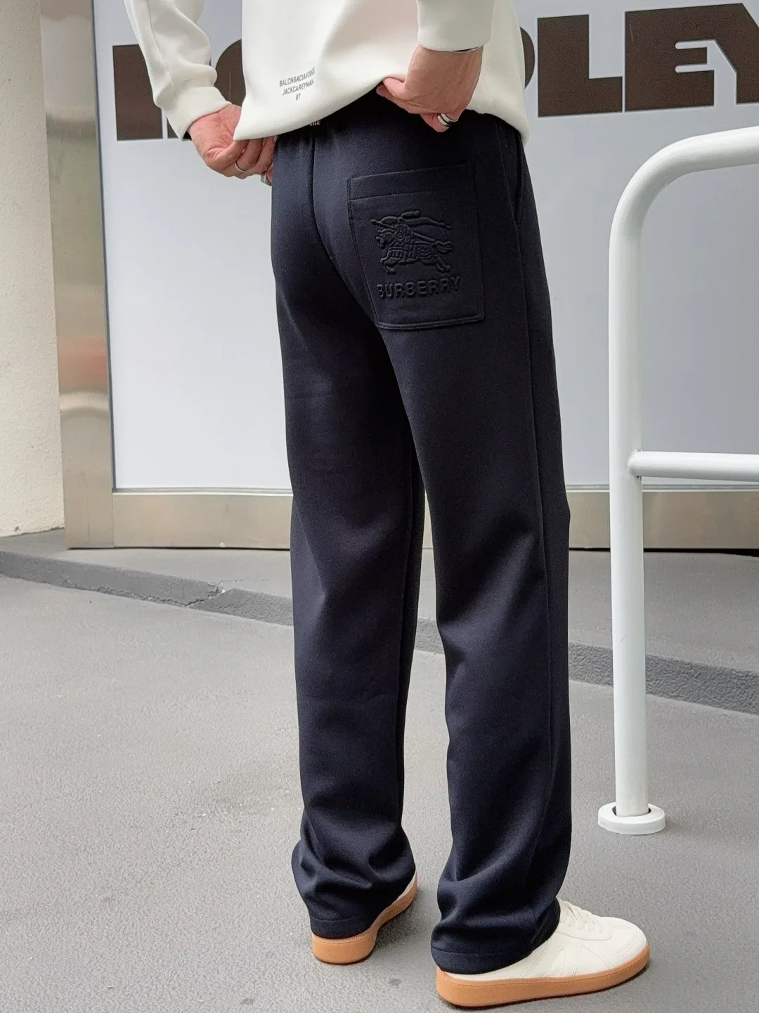 Брюки Женские Burberry 18178459