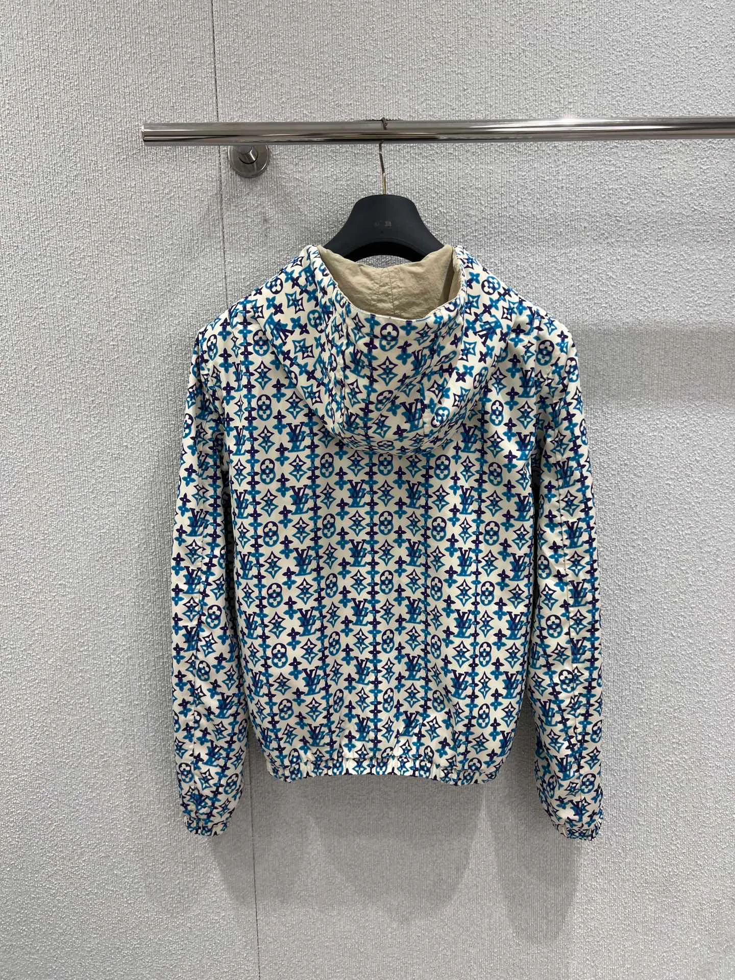 Куртки И Пуховики Женские Louis Vuitton 5204759