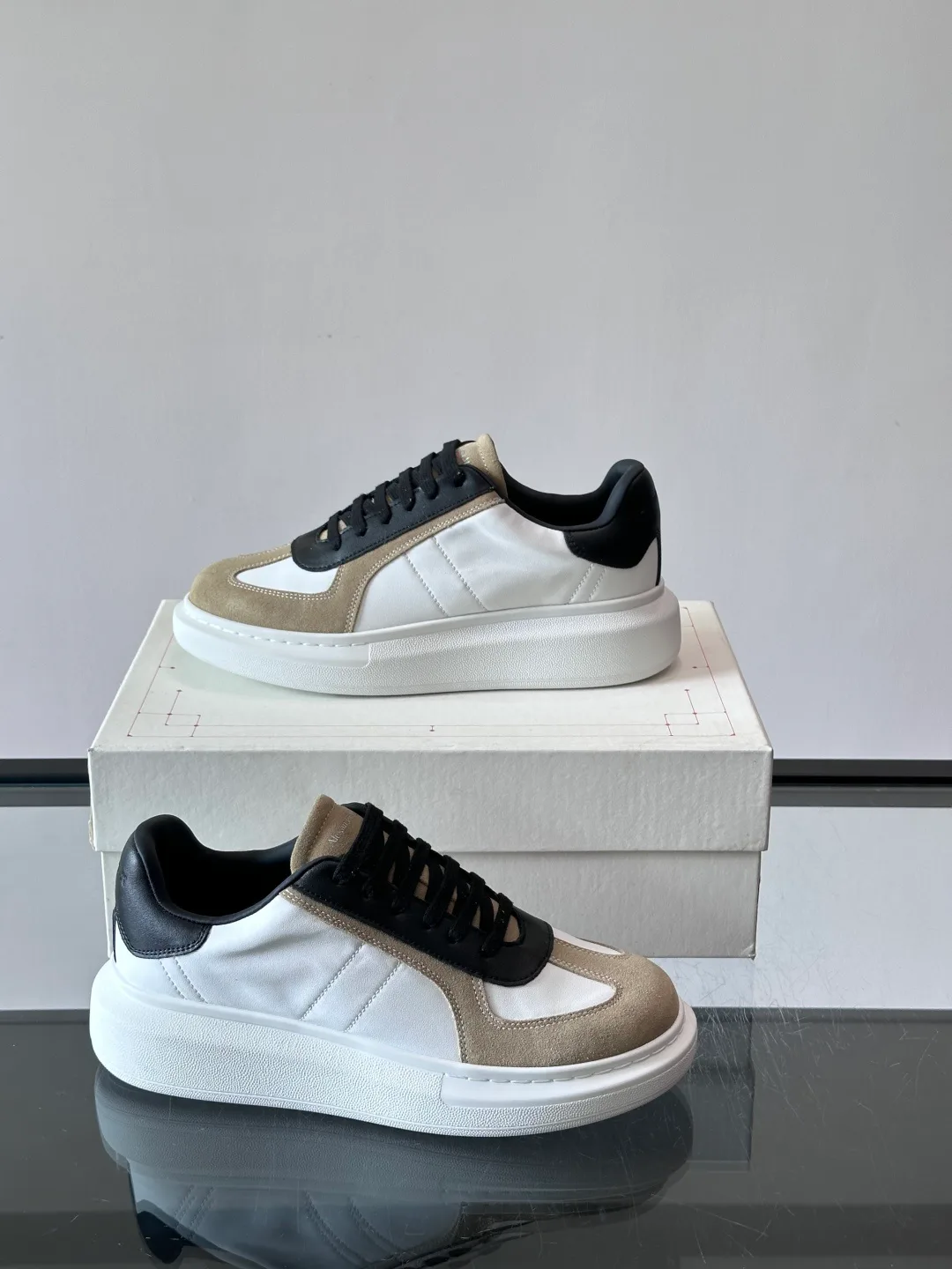 Кроссовки Женские Alexander Mcqueen 17200127