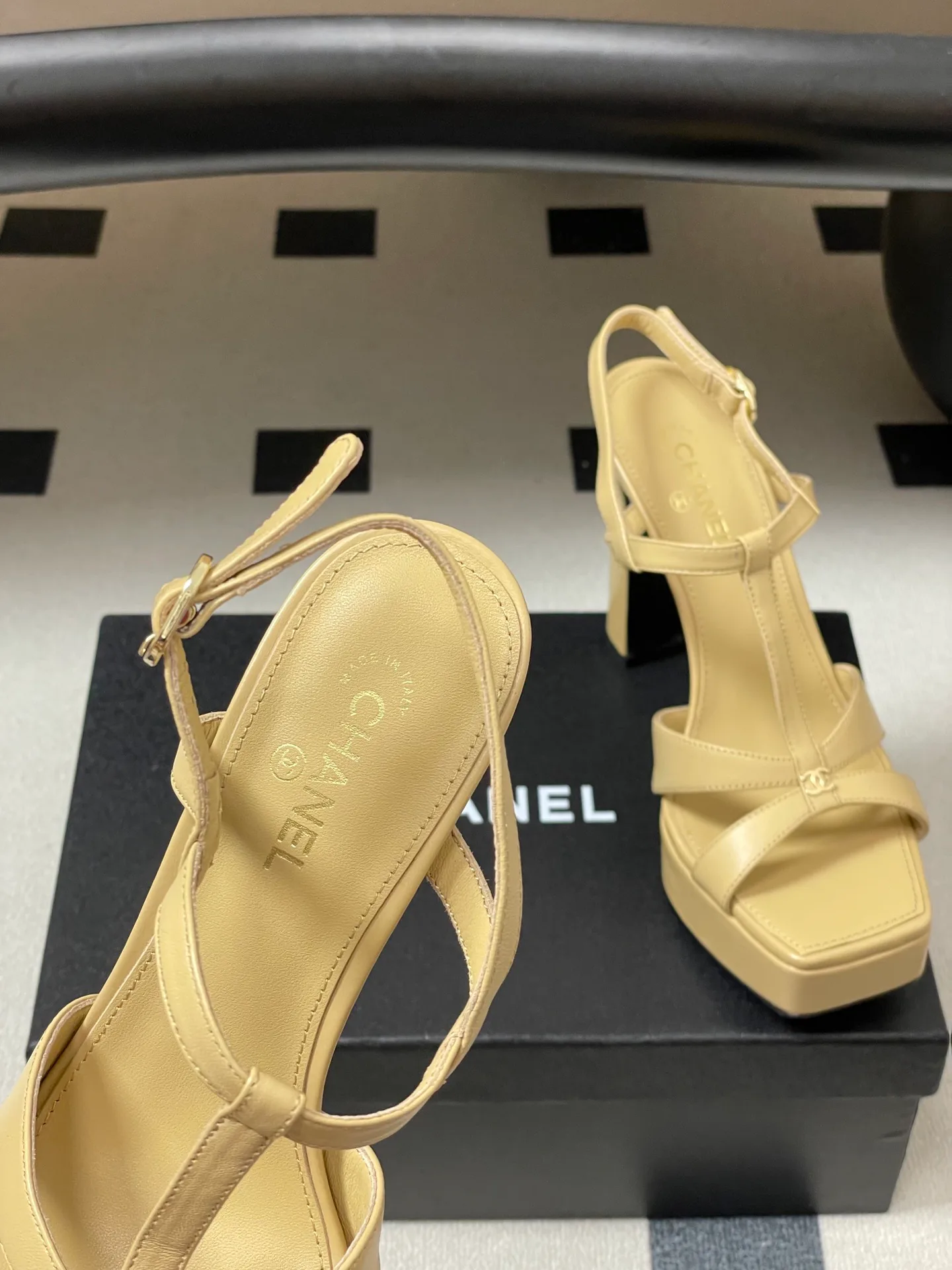 Босоножки Женские Chanel 12936263