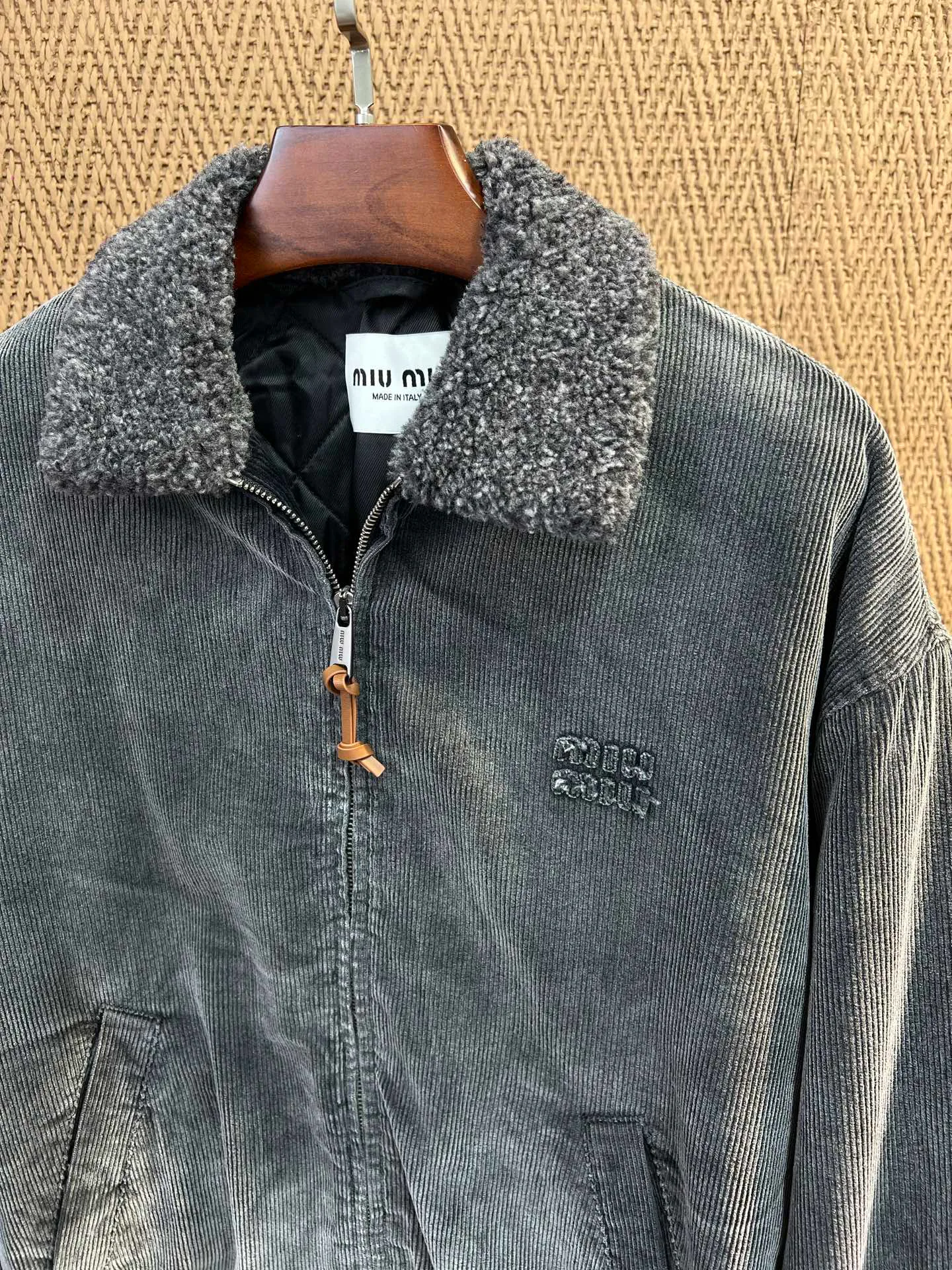 Куртки И Пуховики Женские Miu Miu 18324206