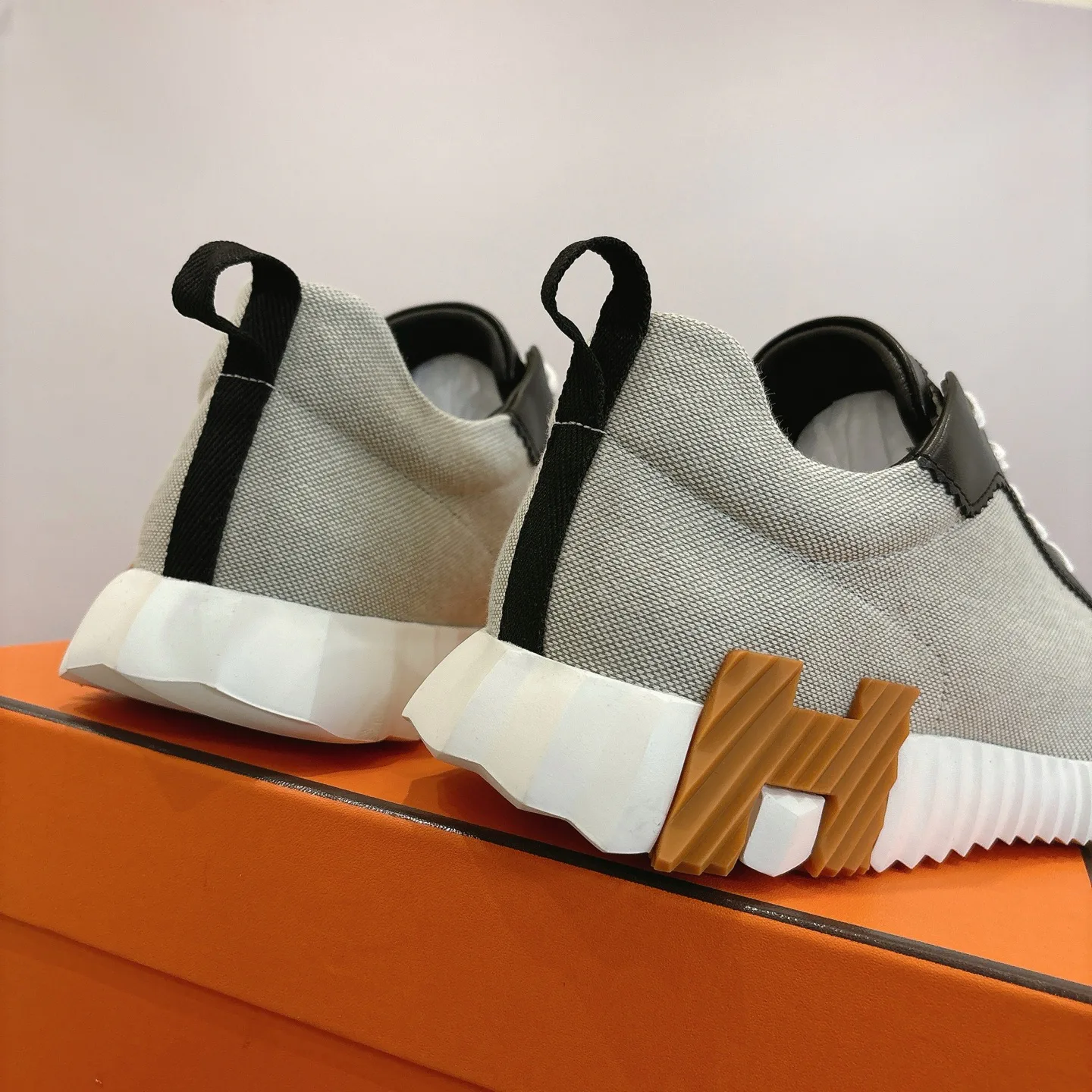 Кроссовки Женские Hermes 18729605