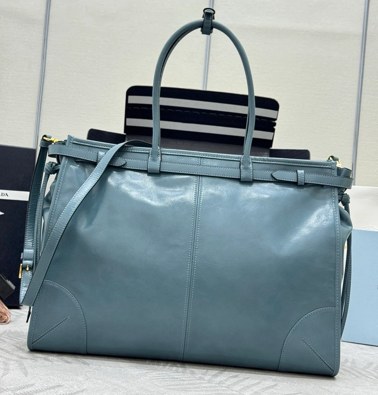 Классические Сумки Женские Prada 11462555