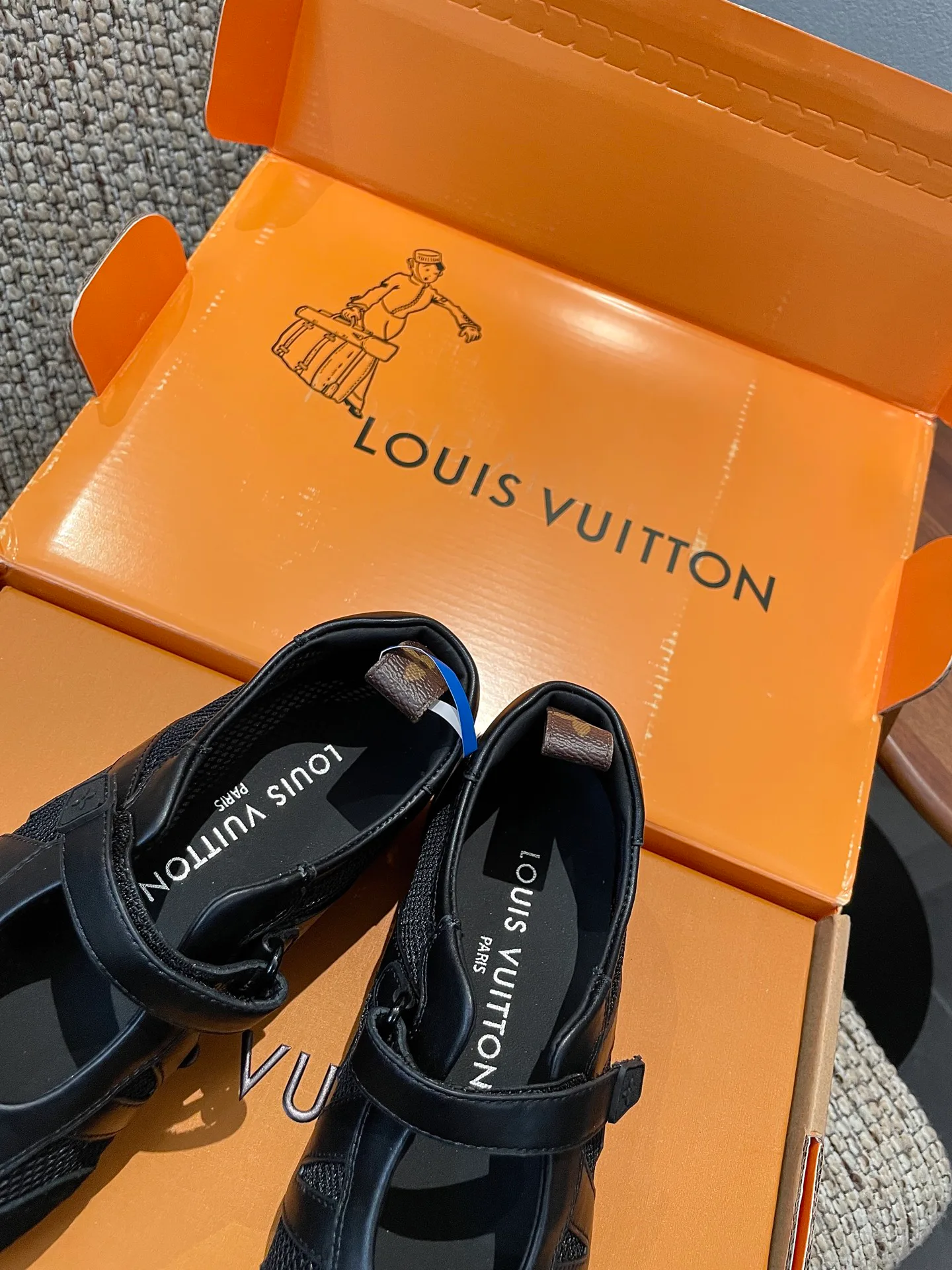 Кроссовки Женские Louis Vuitton 18209167