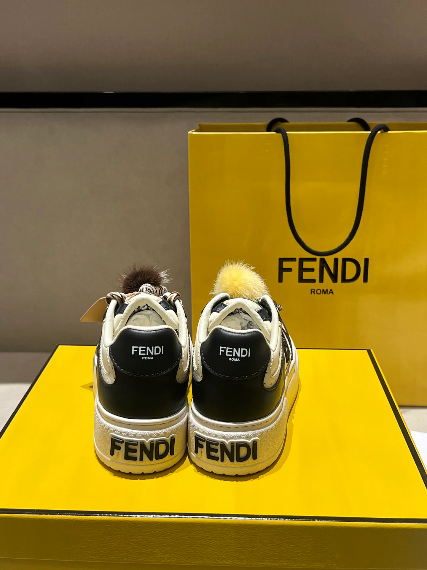 Кроссовки Женские Fendi 18020700