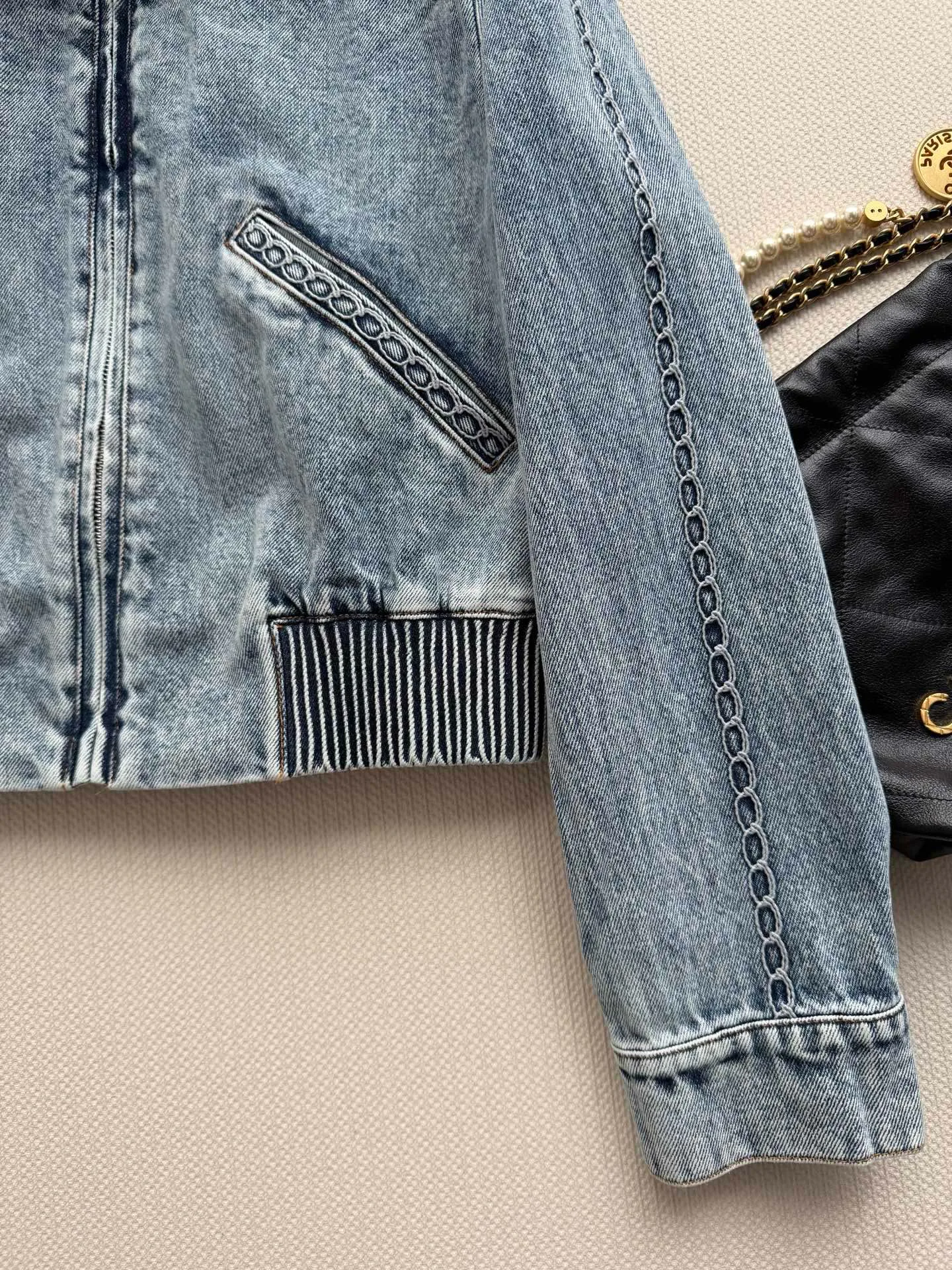 Куртки И Пуховики Женские Chanel 17129391