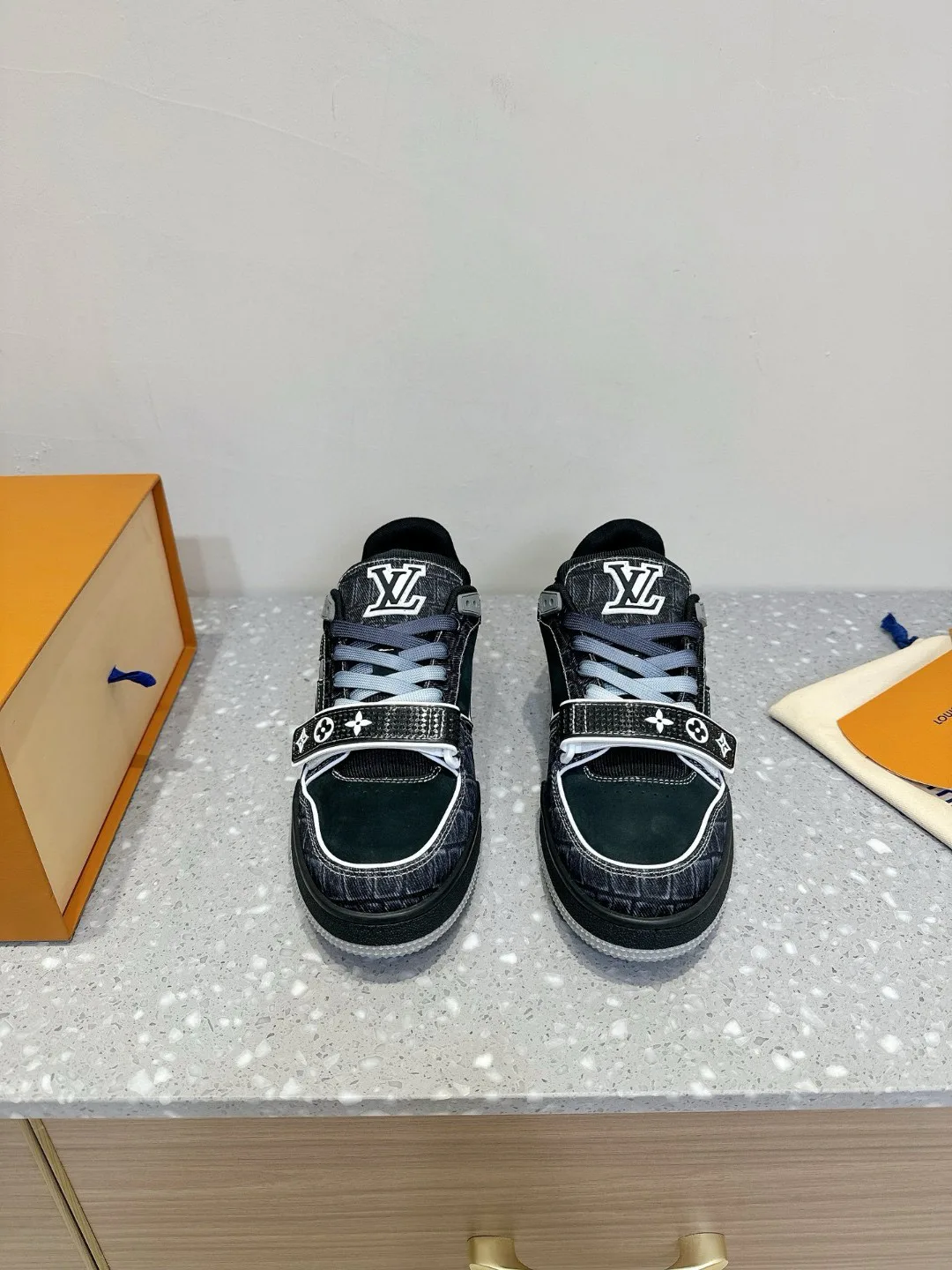 Кроссовки Женские Louis Vuitton 1894775