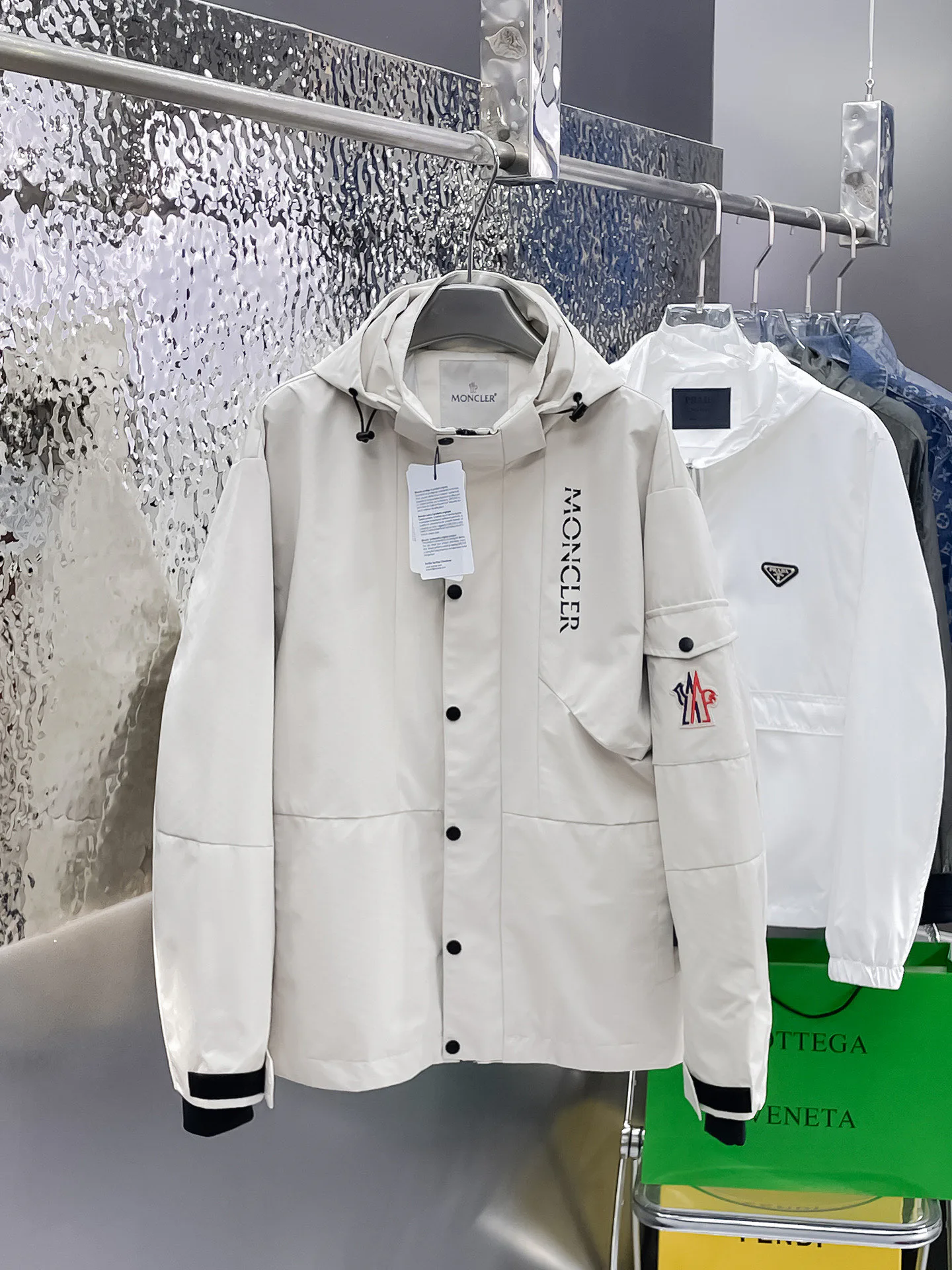 Куртки И Пуховики Мужские Moncler 9352361