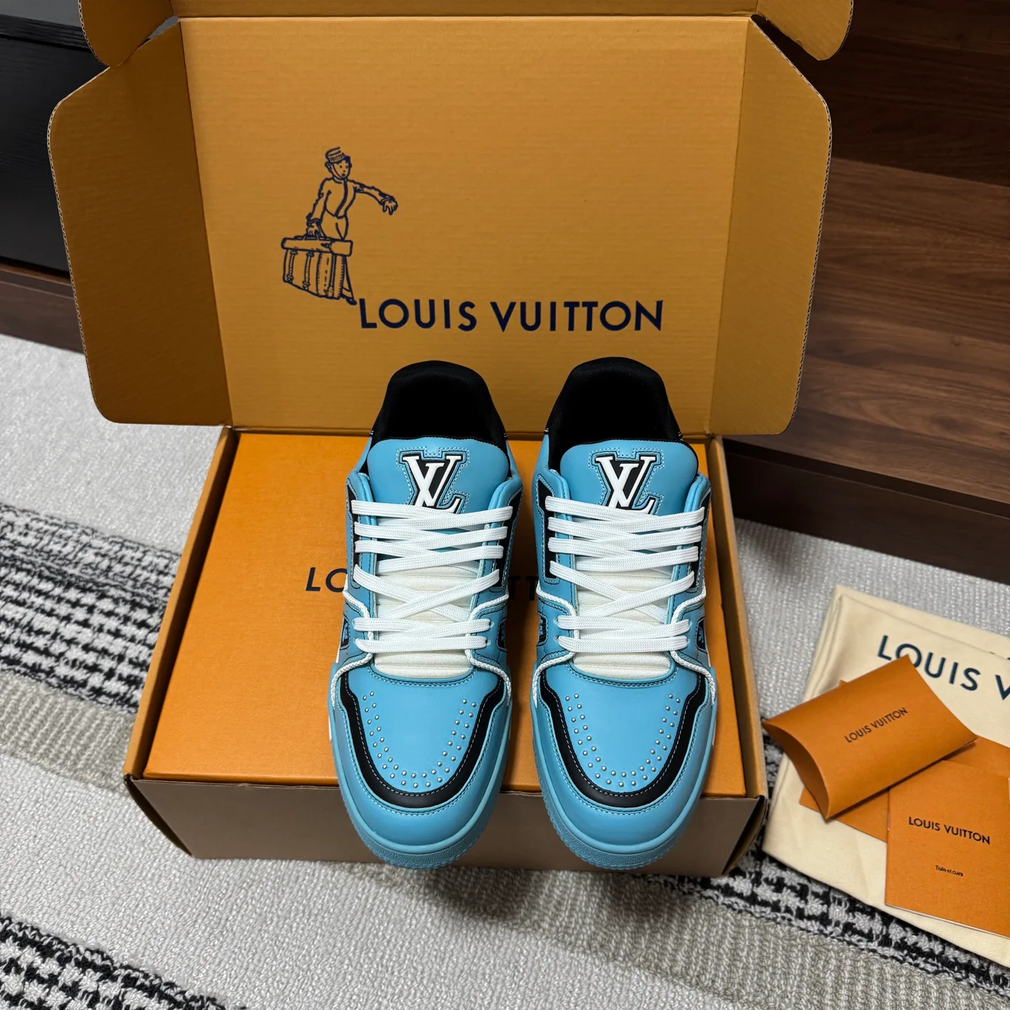 Кроссовки Женские Louis Vuitton 1546819