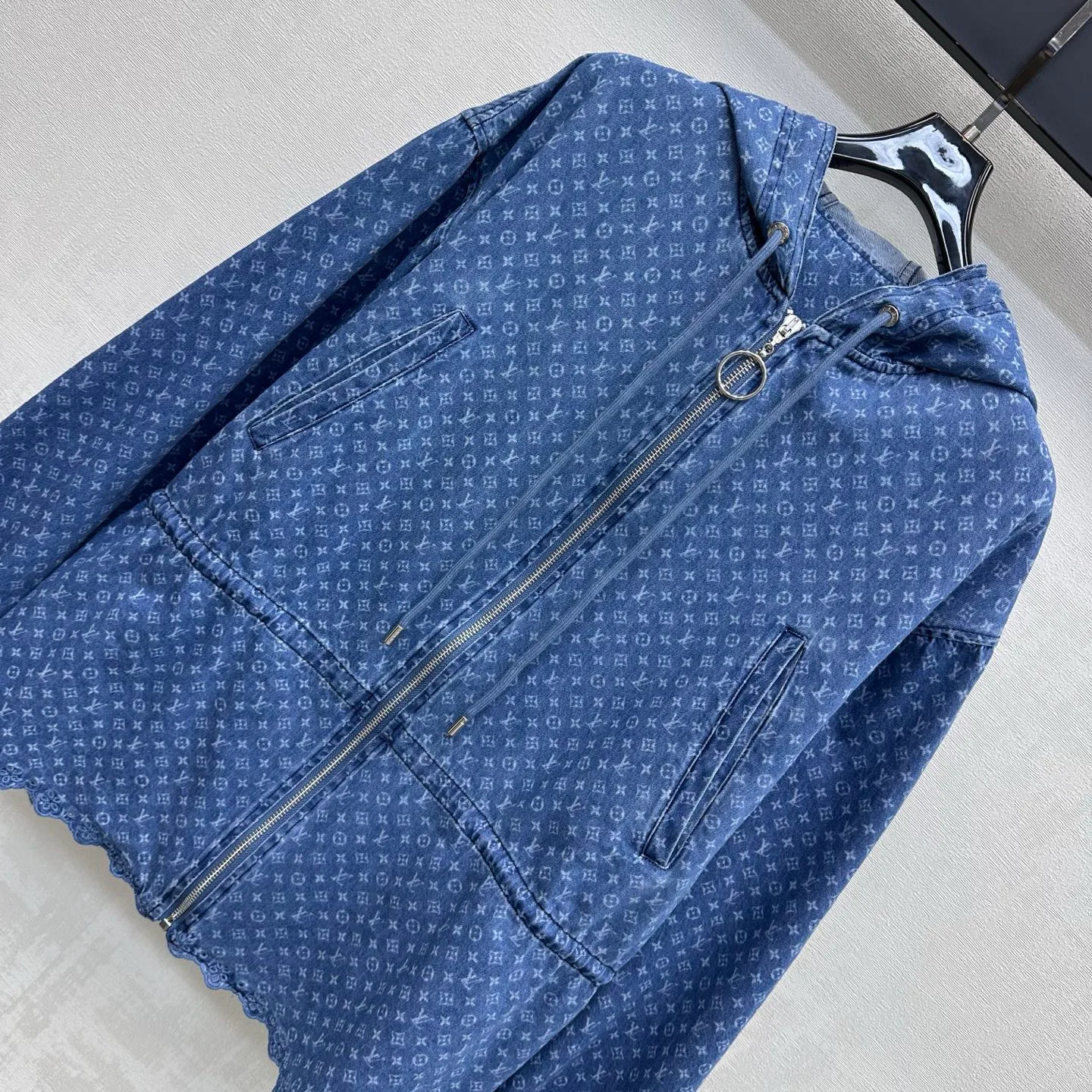Куртки И Пуховики Женские Louis Vuitton 17392650
