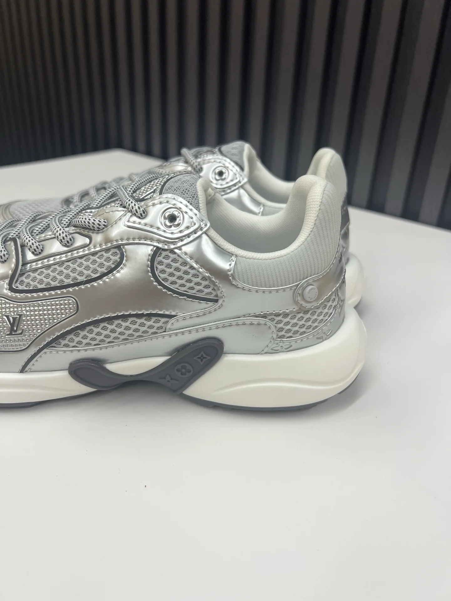 Кроссовки Женские Louis Vuitton 168903