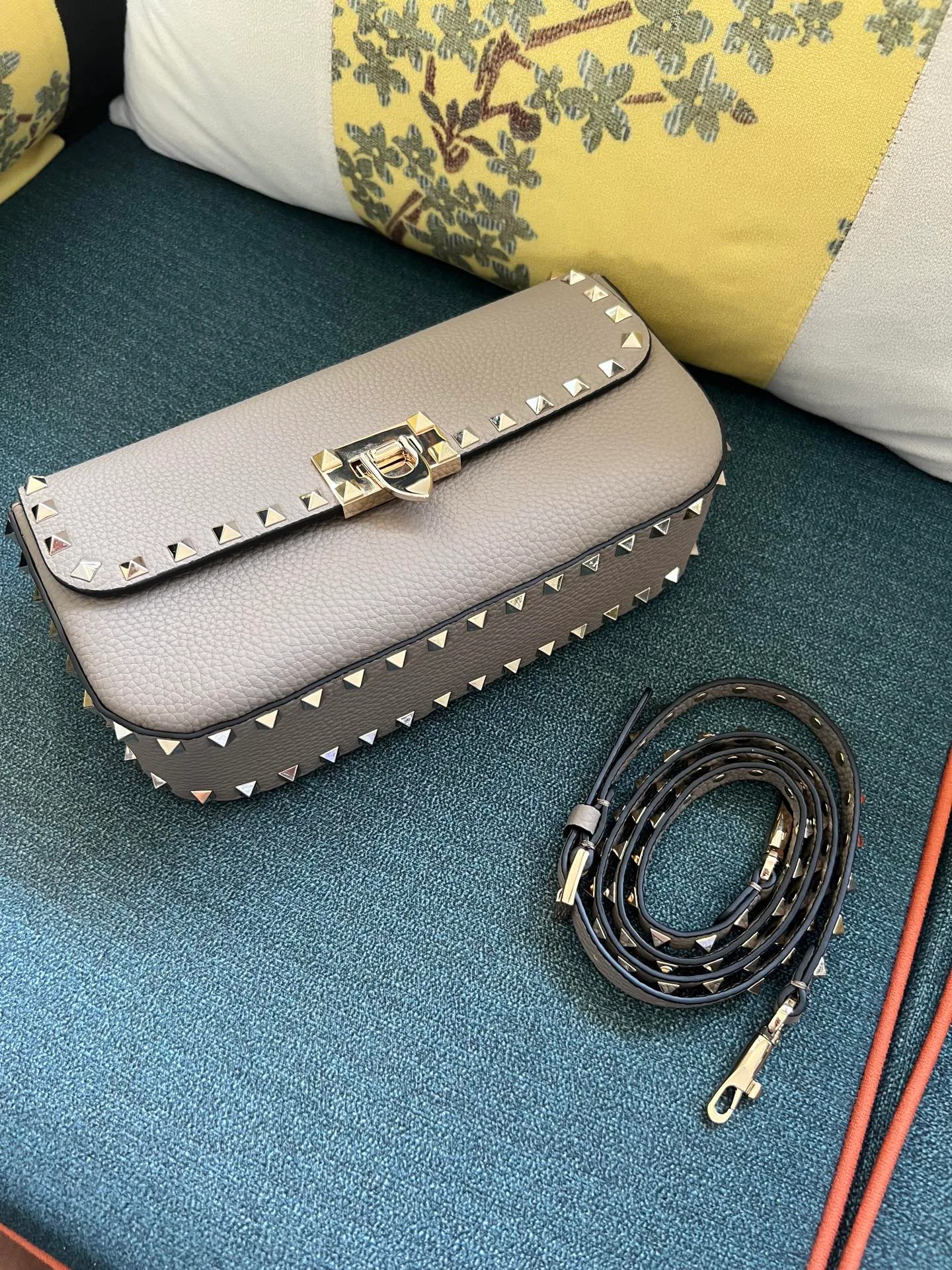 Сумки На Ремне Женские Valentino 8728873