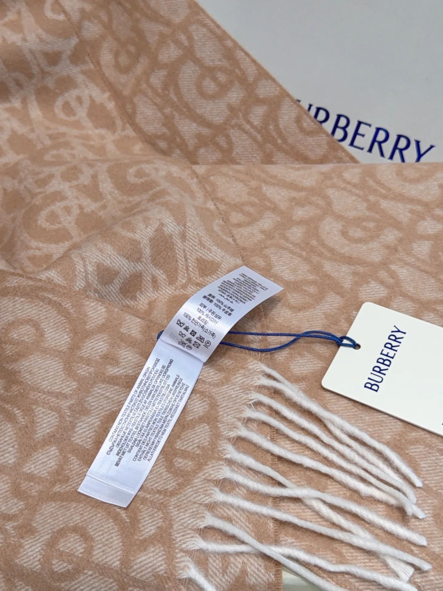 Шарфы Burberry 18287236