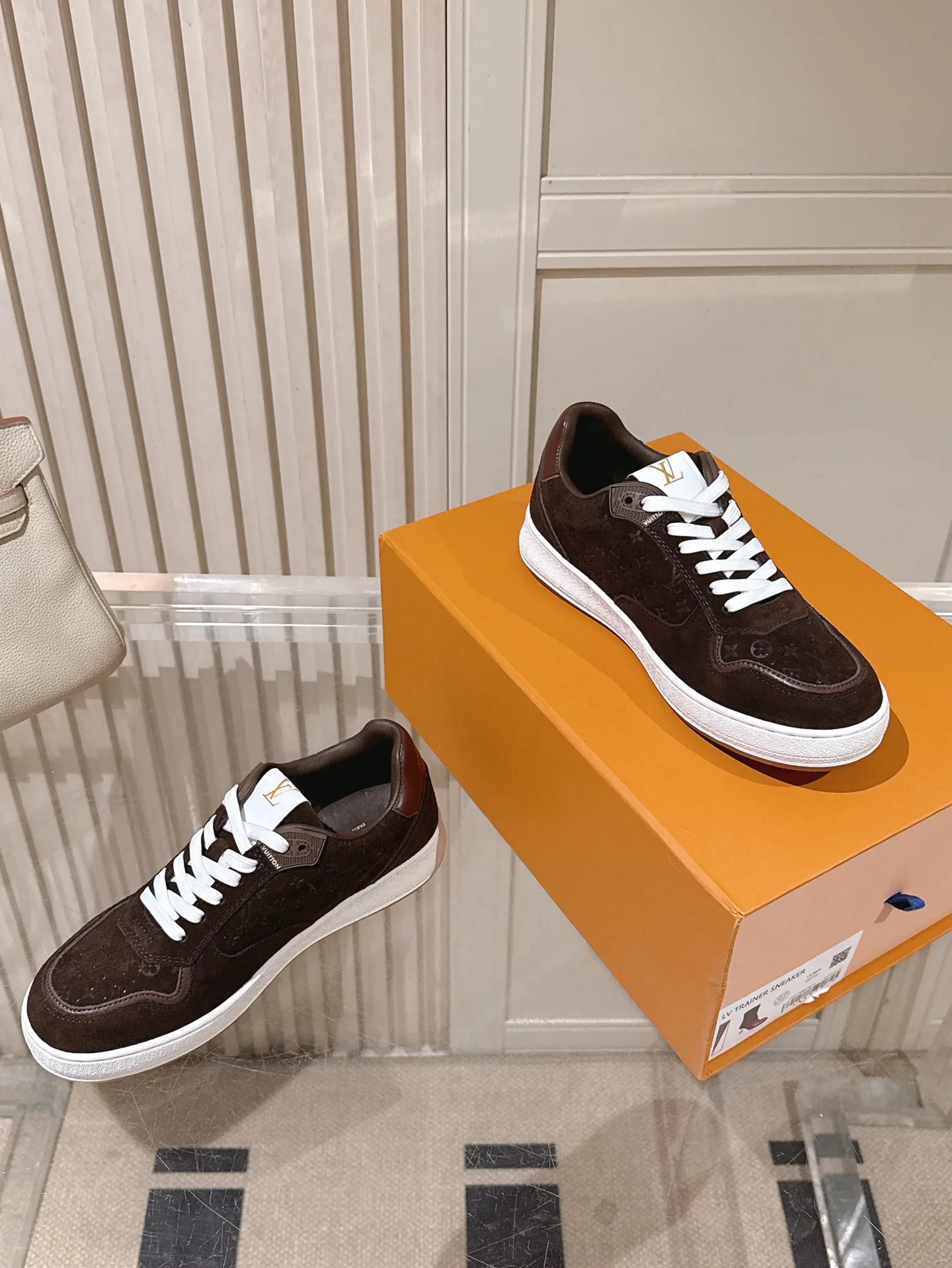 Кроссовки Женские Louis Vuitton 18260223