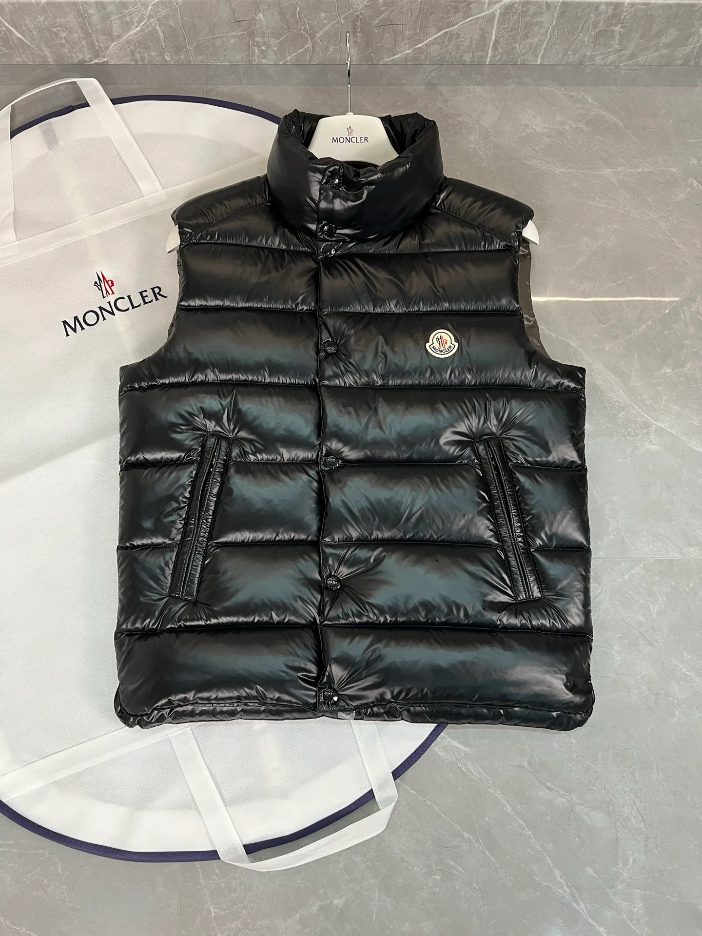 Жилеты Женские Moncler 18111357