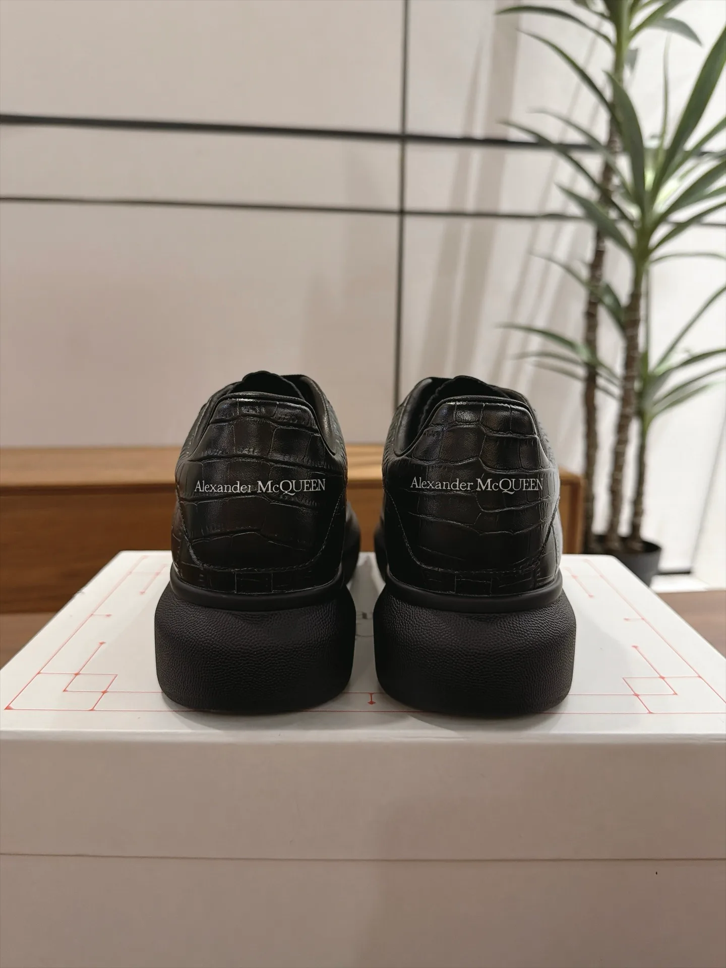 Кроссовки Женские Alexander Mcqueen 18159798