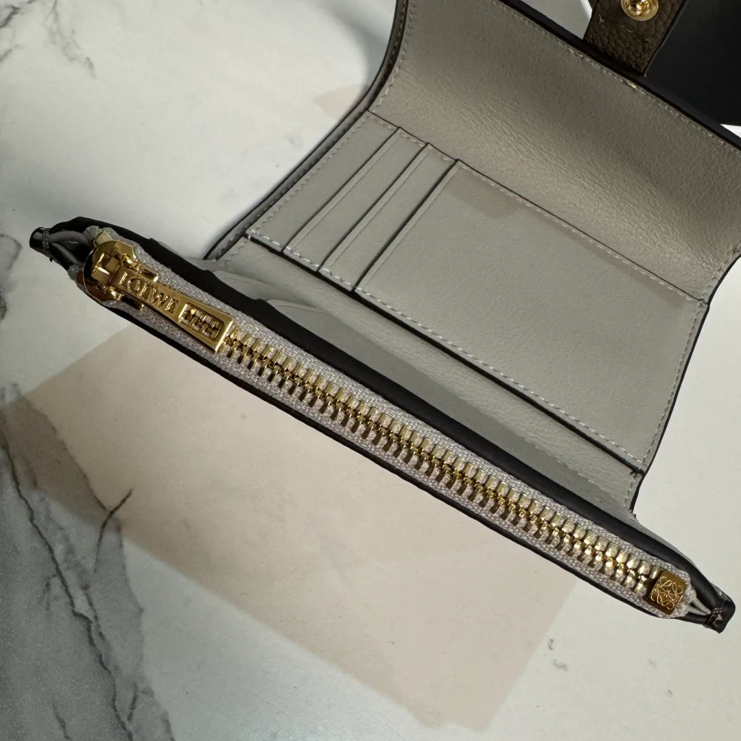 Клатчи Женские Loewe 17678706