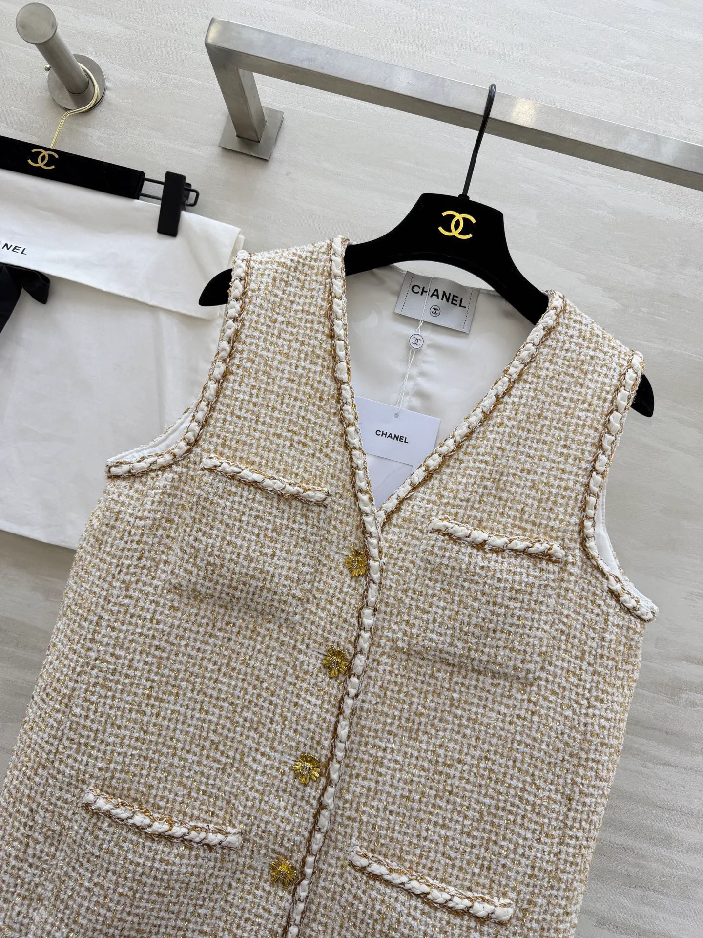 Жилеты Женские Chanel 10117600