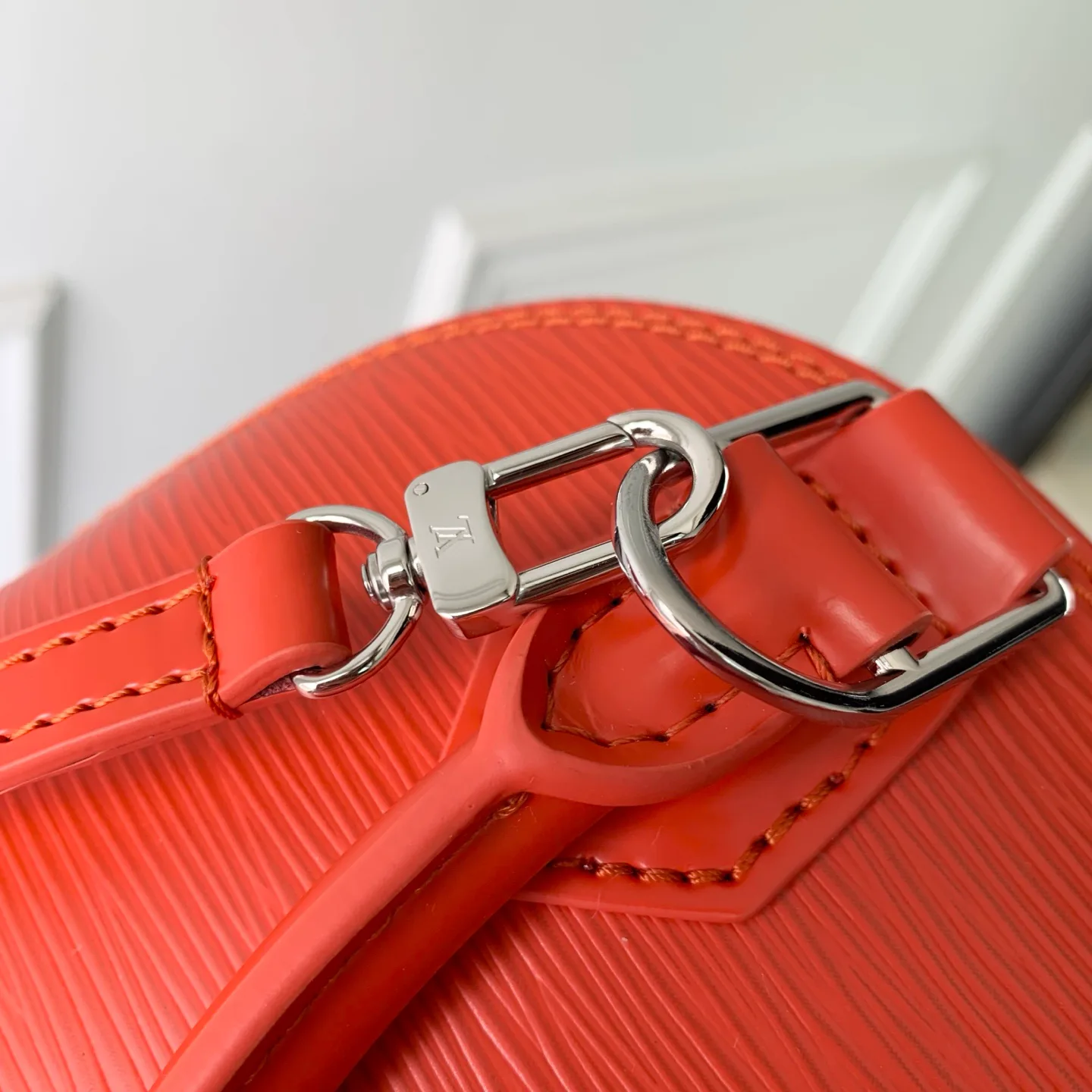 Классические Сумки Женские Louis Vuitton 18147538