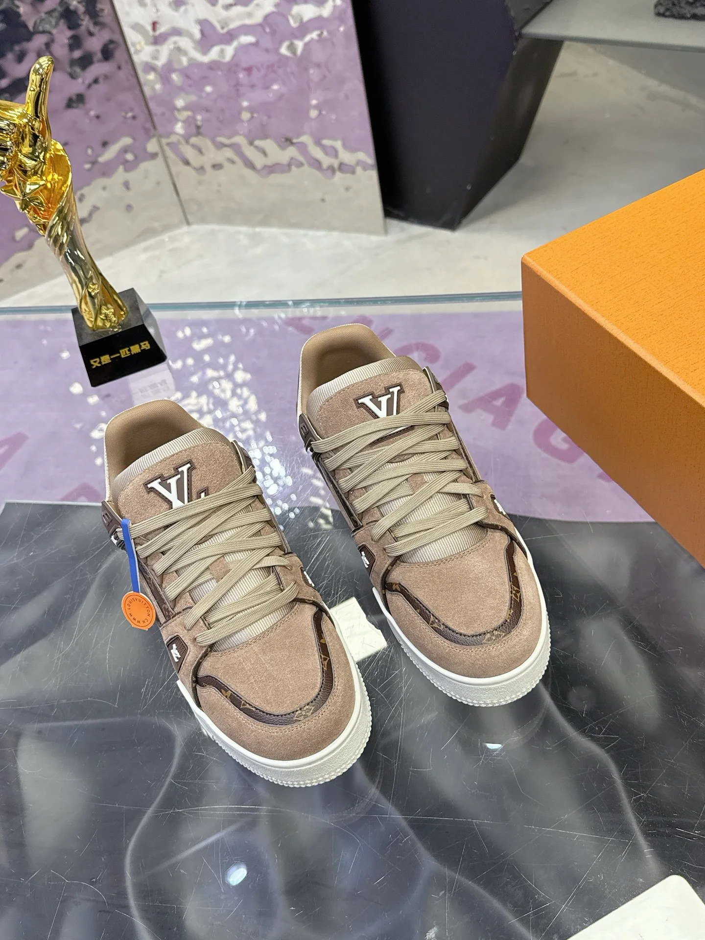 Кроссовки Женские Louis Vuitton 17530416
