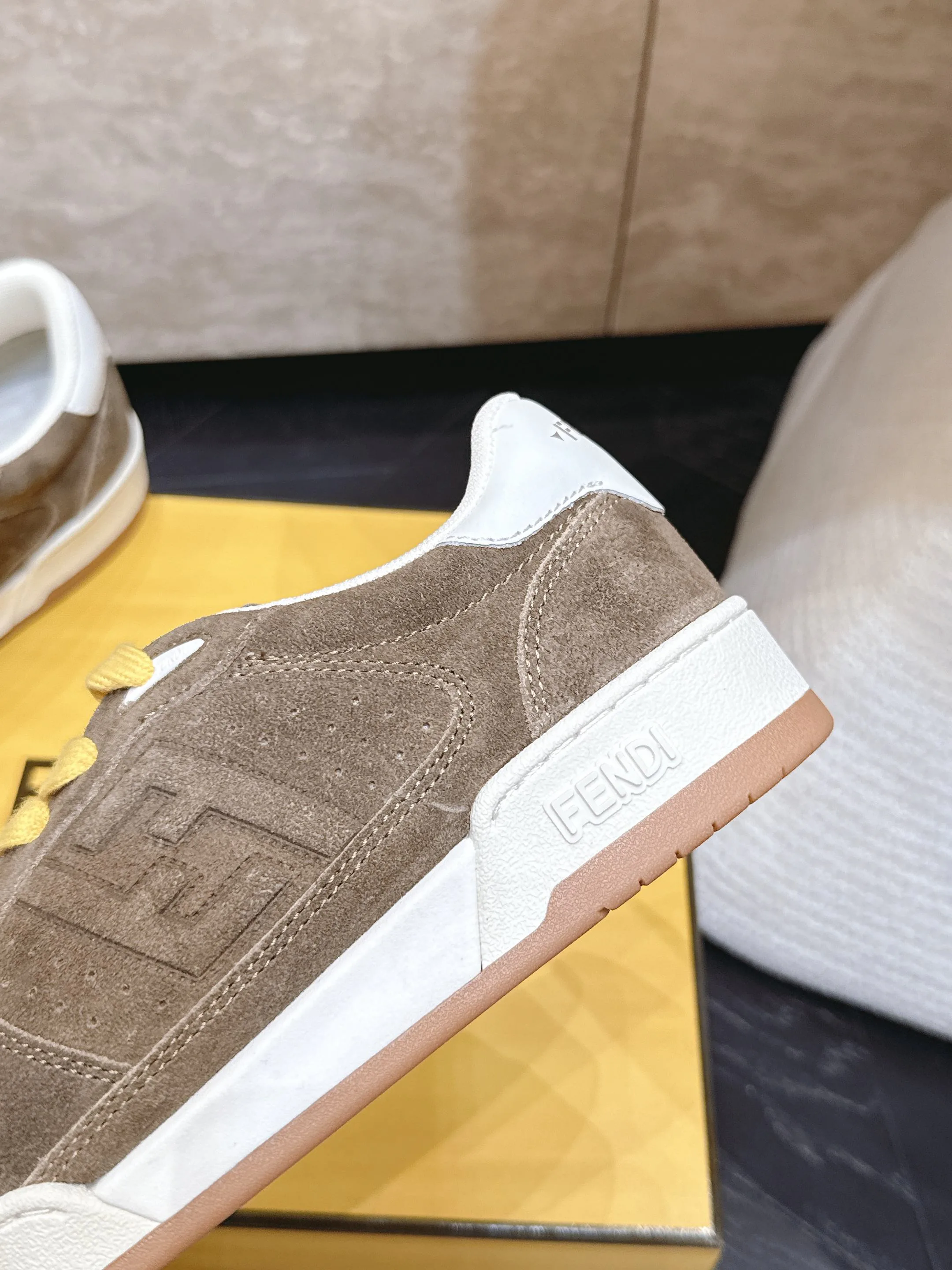Кроссовки Женские Fendi 17682040