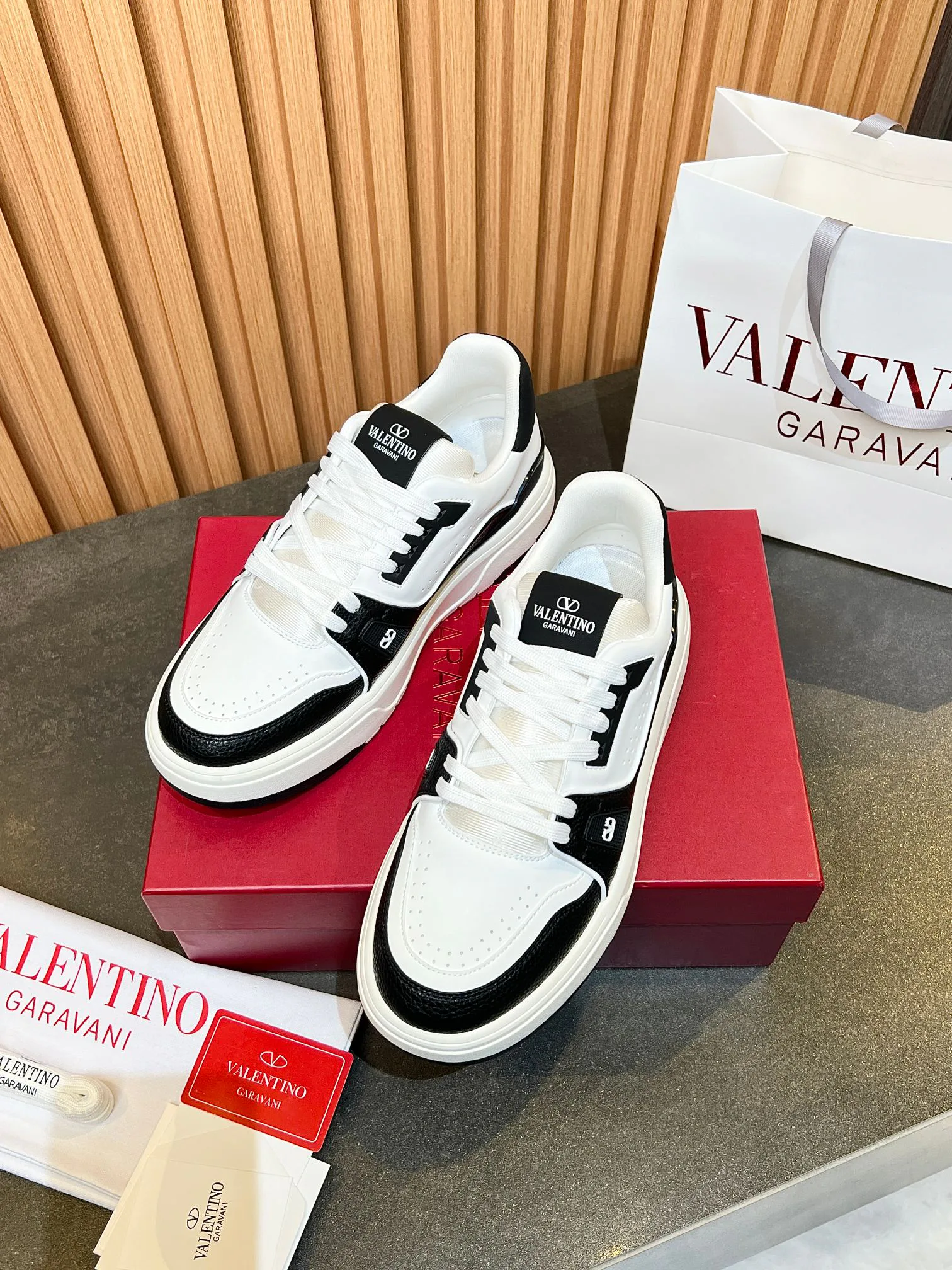 Кроссовки Женские Valentino 11707473