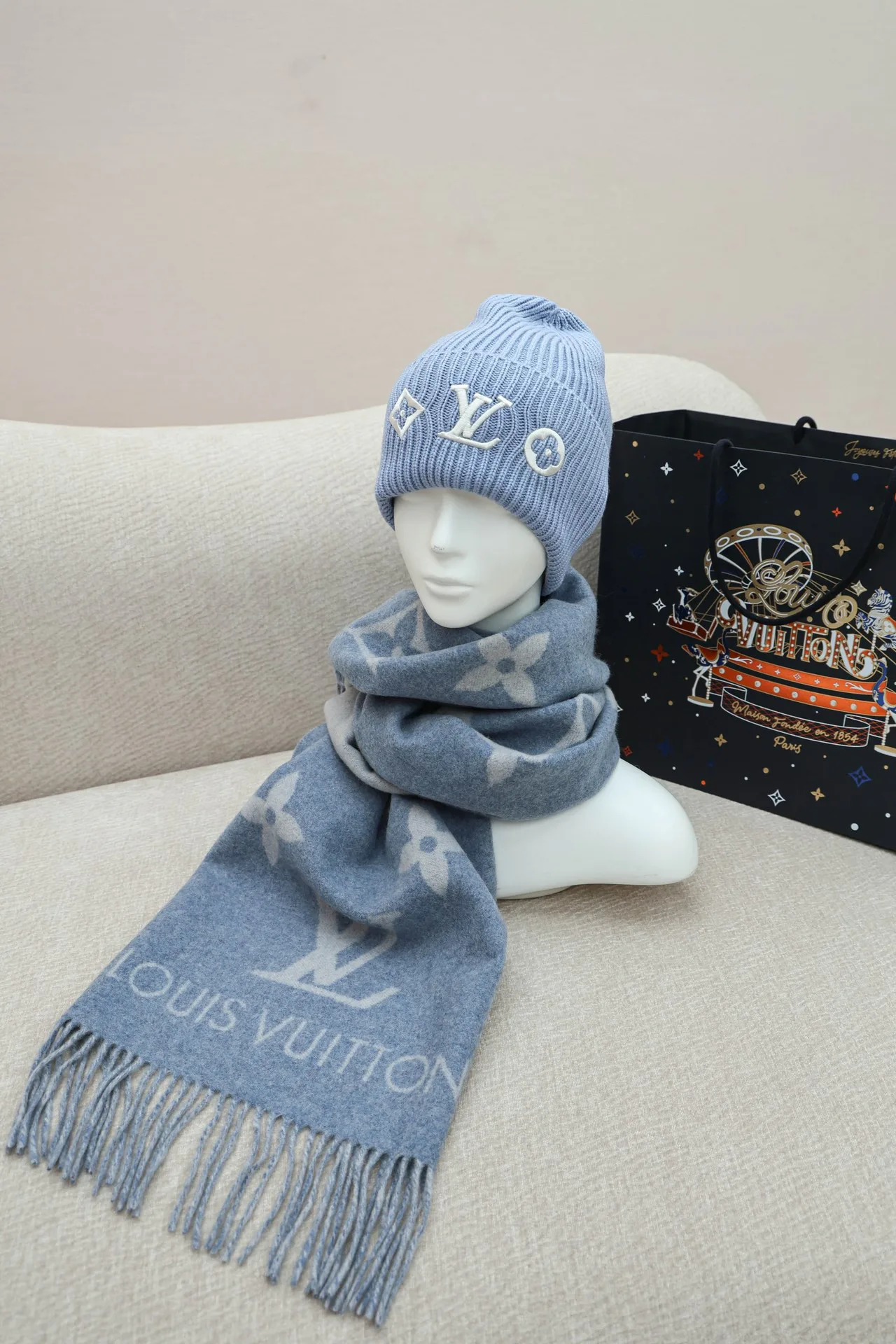 Шарфы Louis Vuitton 338181