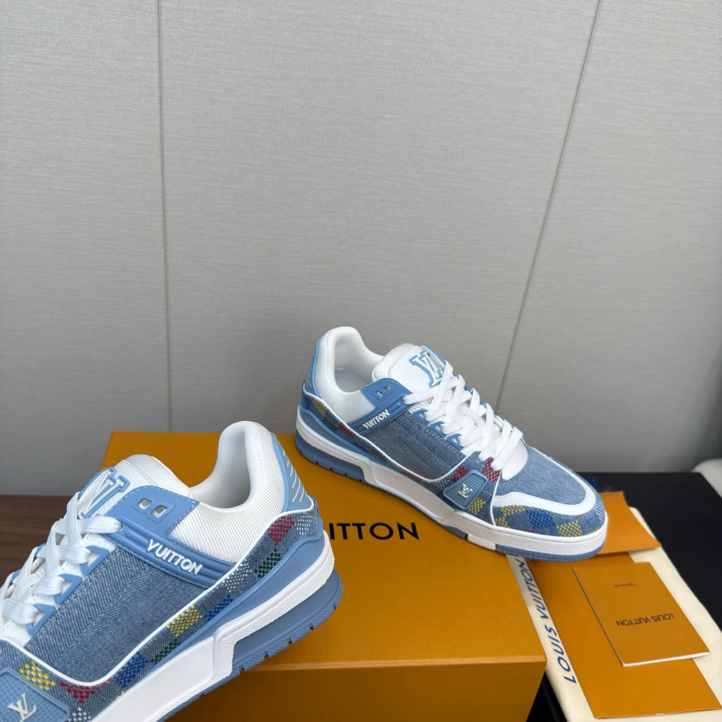 Кроссовки Женские Louis Vuitton 4318171