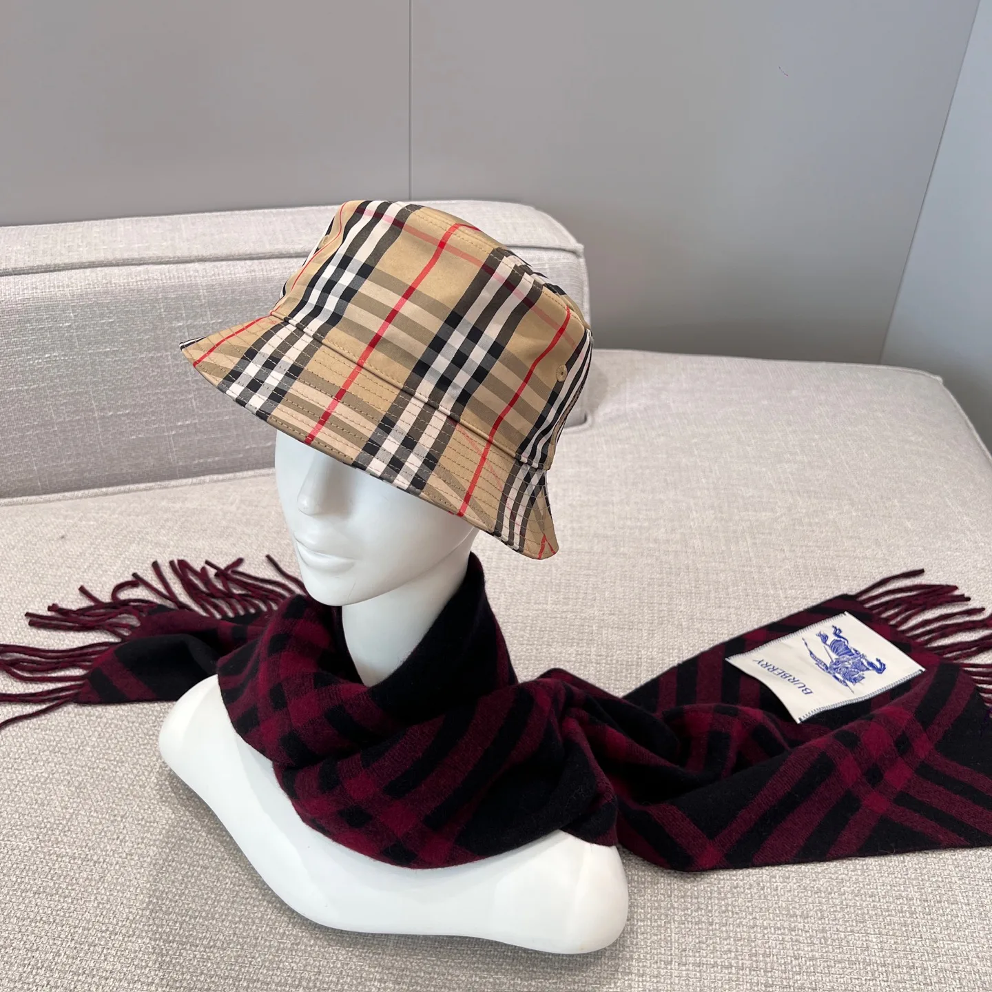Шарфы Burberry 17945523