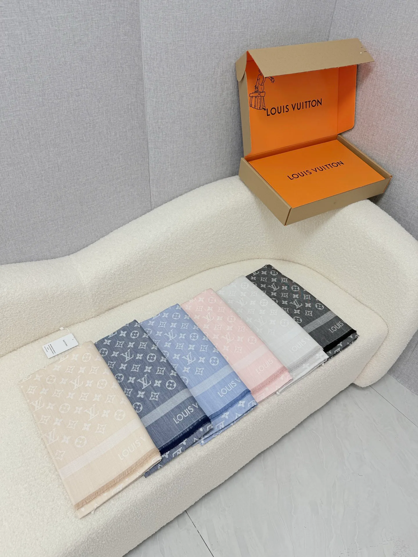 Шарфы Louis Vuitton 18003377