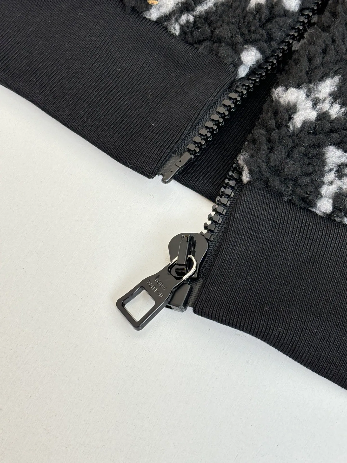 Куртки И Пуховики Мужские Louis Vuitton 135416