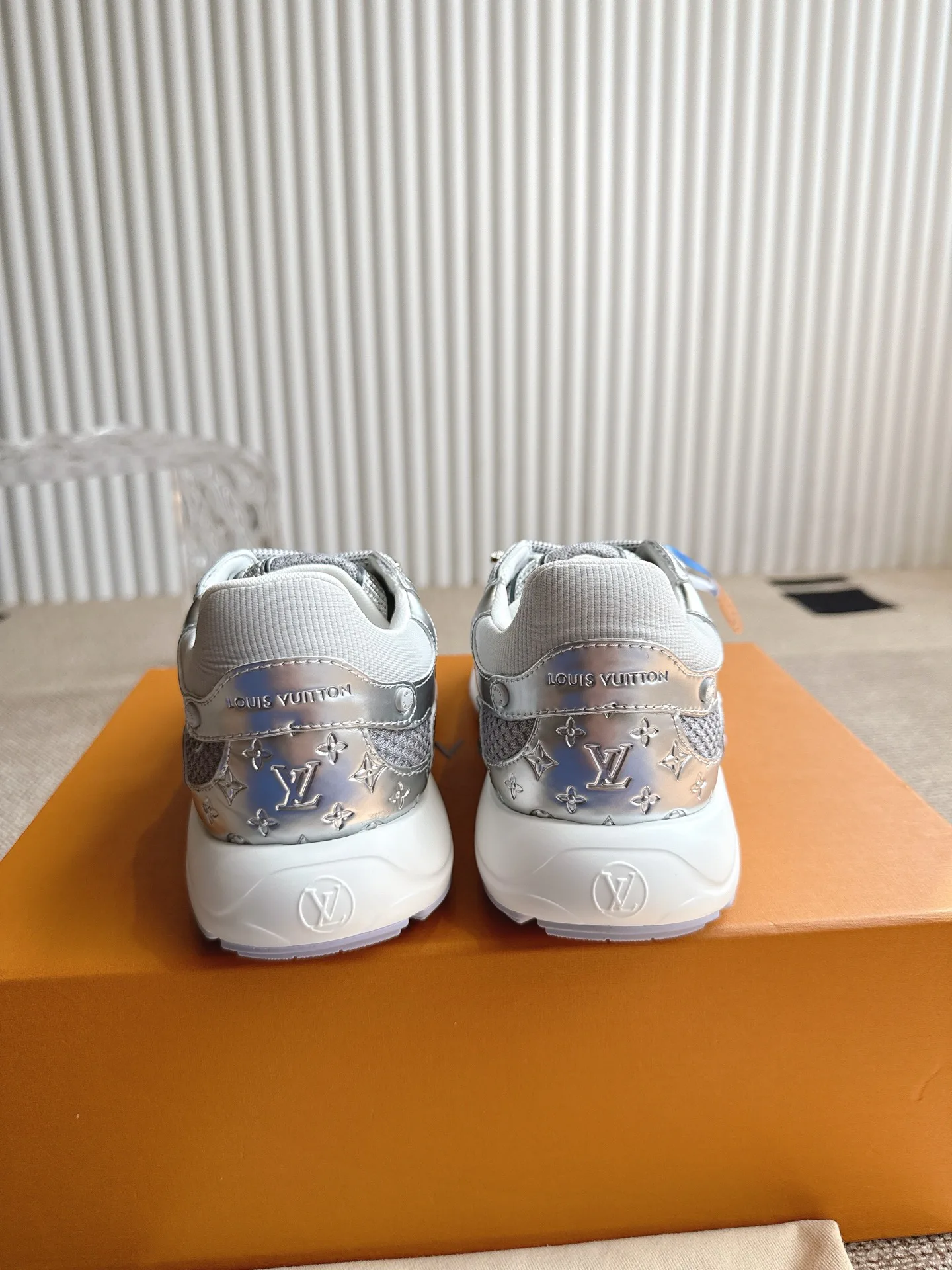 Кроссовки Женские Louis Vuitton 13351297