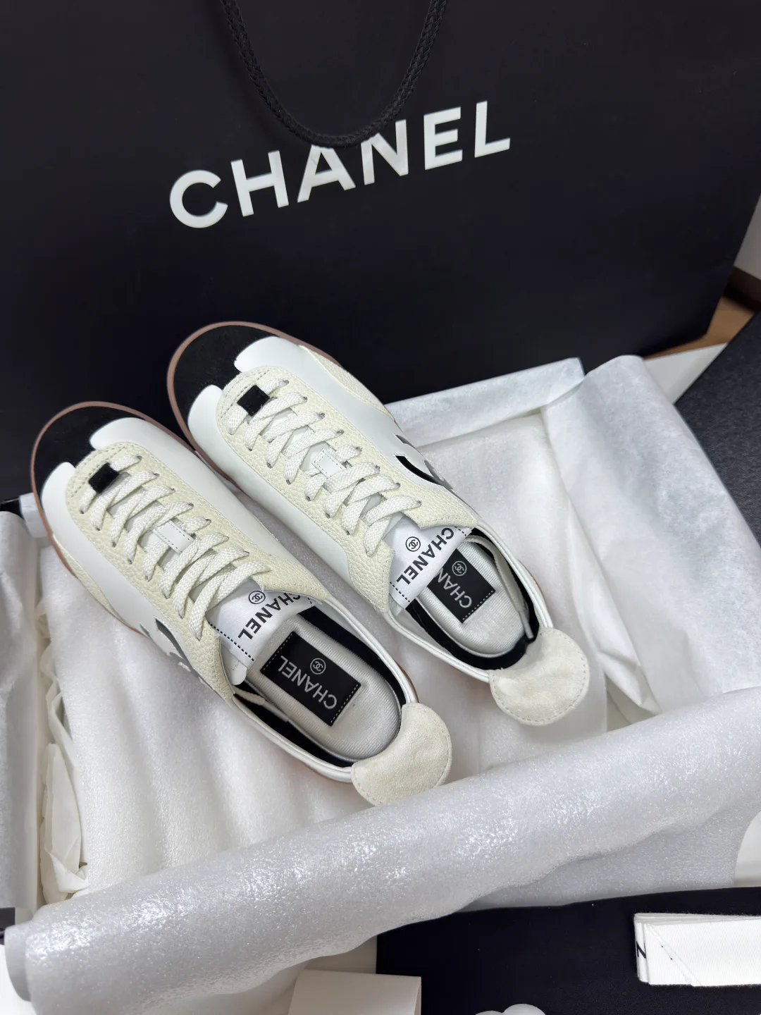 Кроссовки Женские Chanel 18223889
