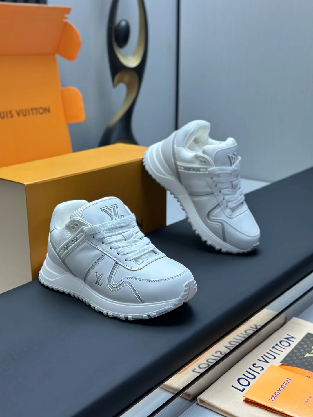 Кроссовки Женские Louis Vuitton 11073698