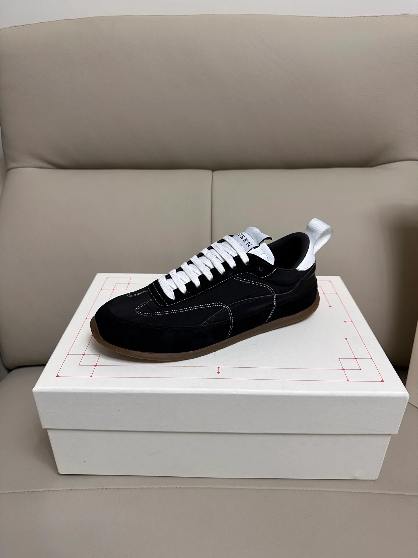 Кроссовки Женские Alexander Mcqueen 18616753