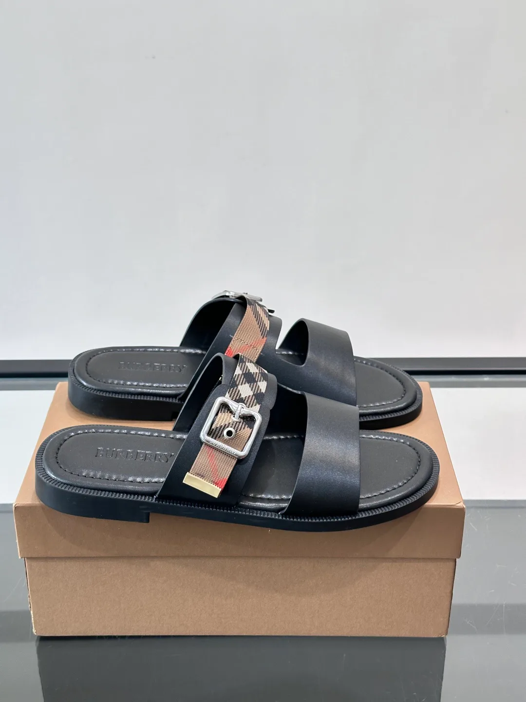 Сандалии Мужские Burberry 13546923