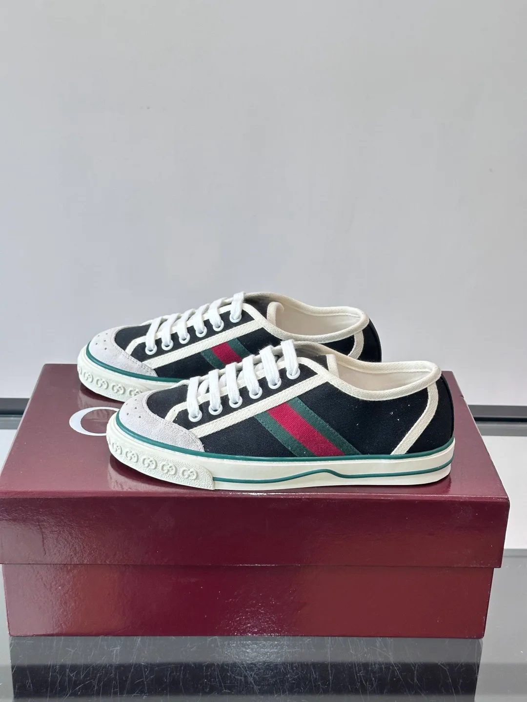 Кроссовки Женские Gucci 17941060