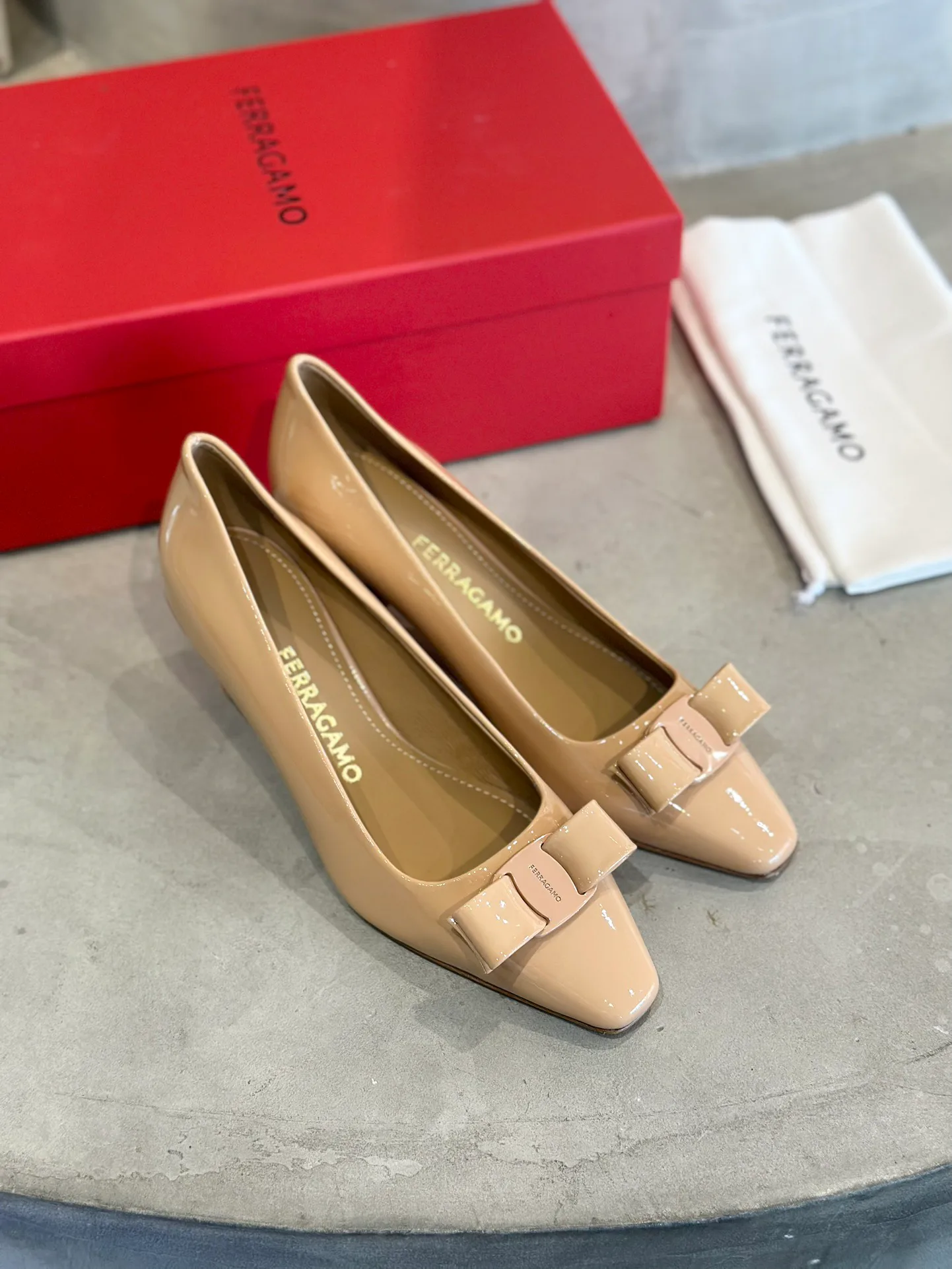 Туфли Женские Salvatore Ferragamo 11675549