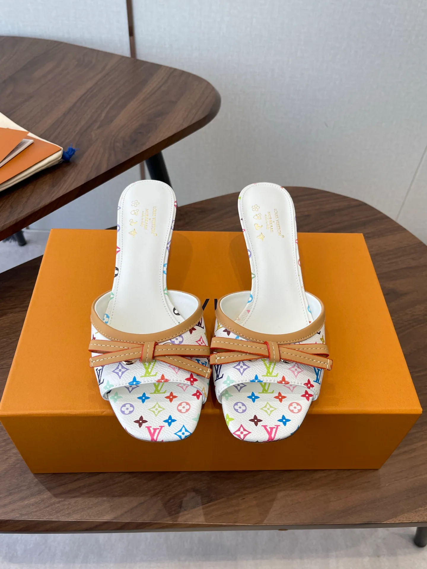 Босоножки Женские Louis Vuitton 12880763