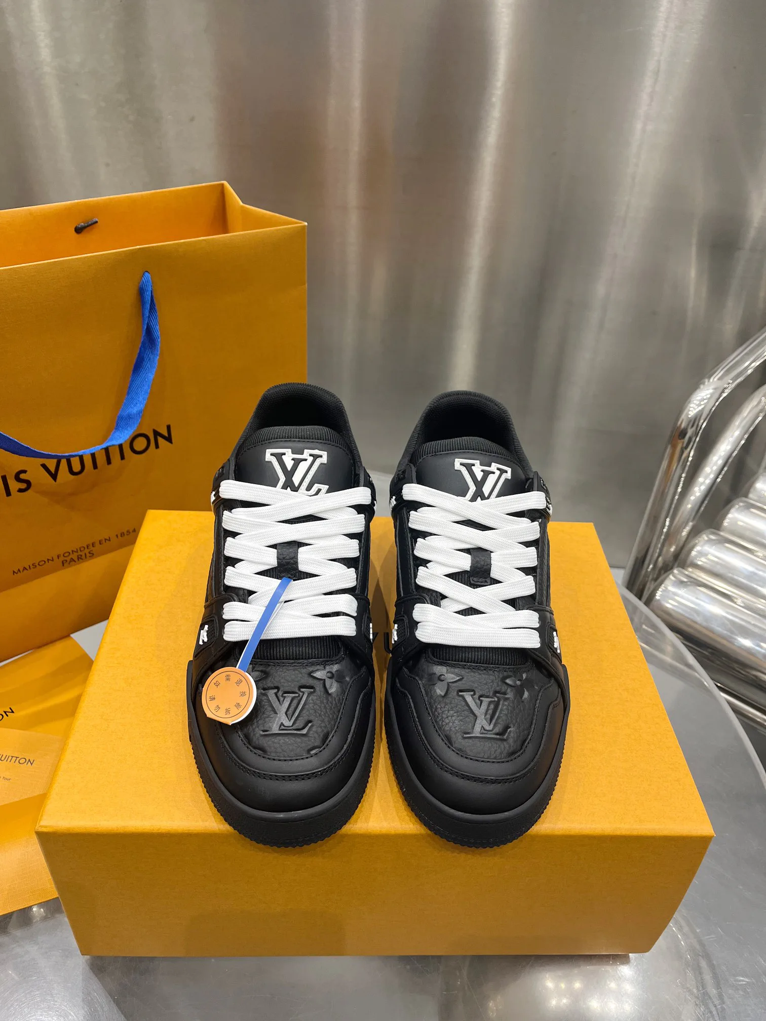 Кроссовки Женские Louis Vuitton 19073376