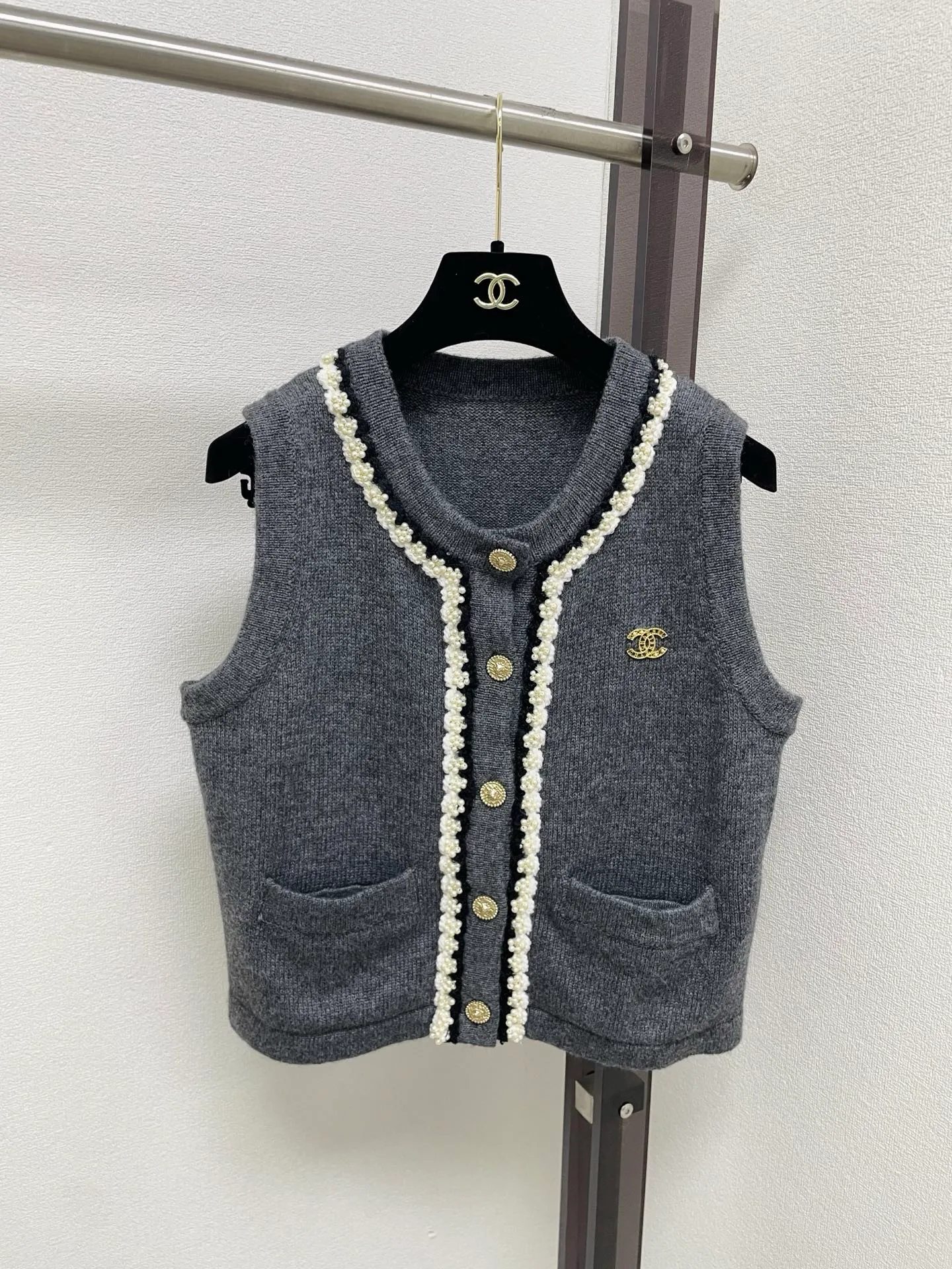 Жилеты Женские Chanel 17696374