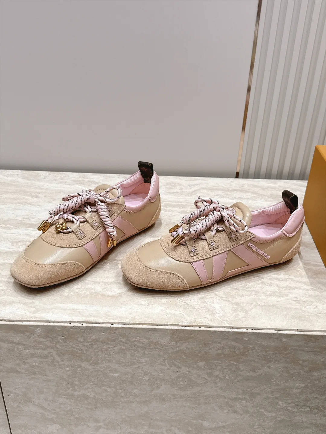Кроссовки Женские Louis Vuitton 18091985