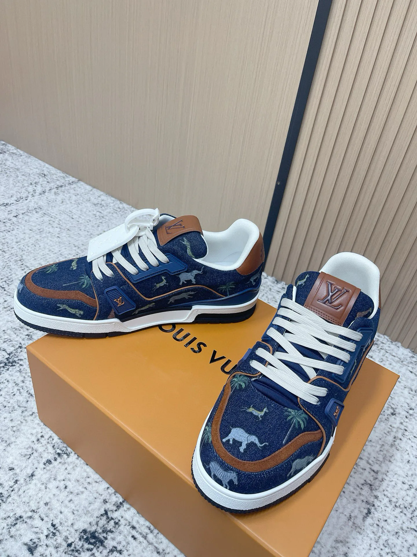 Кроссовки Женские Louis Vuitton 12785849