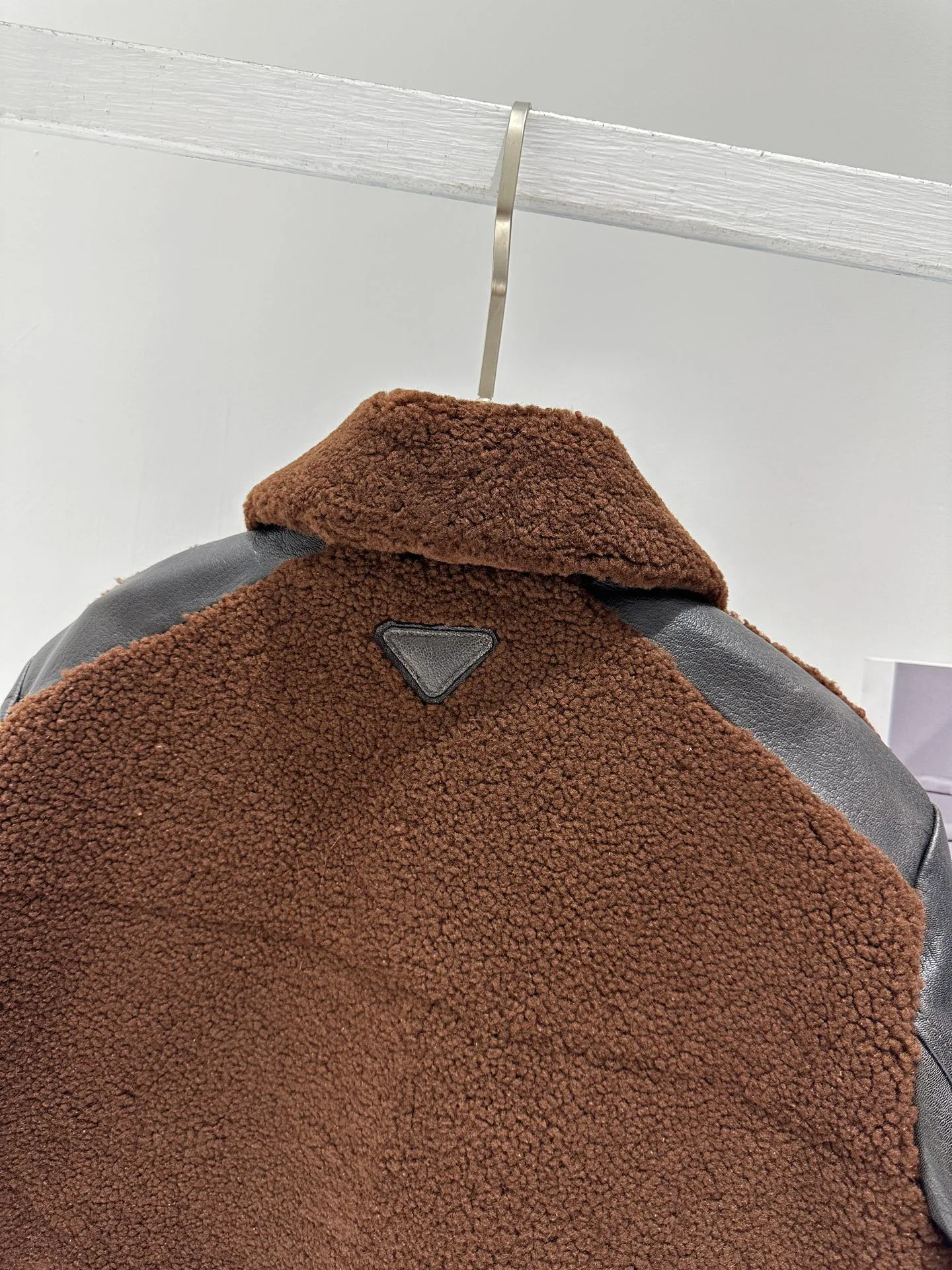 Кожаные Куртки И Дублёнки Женские Prada 1067908