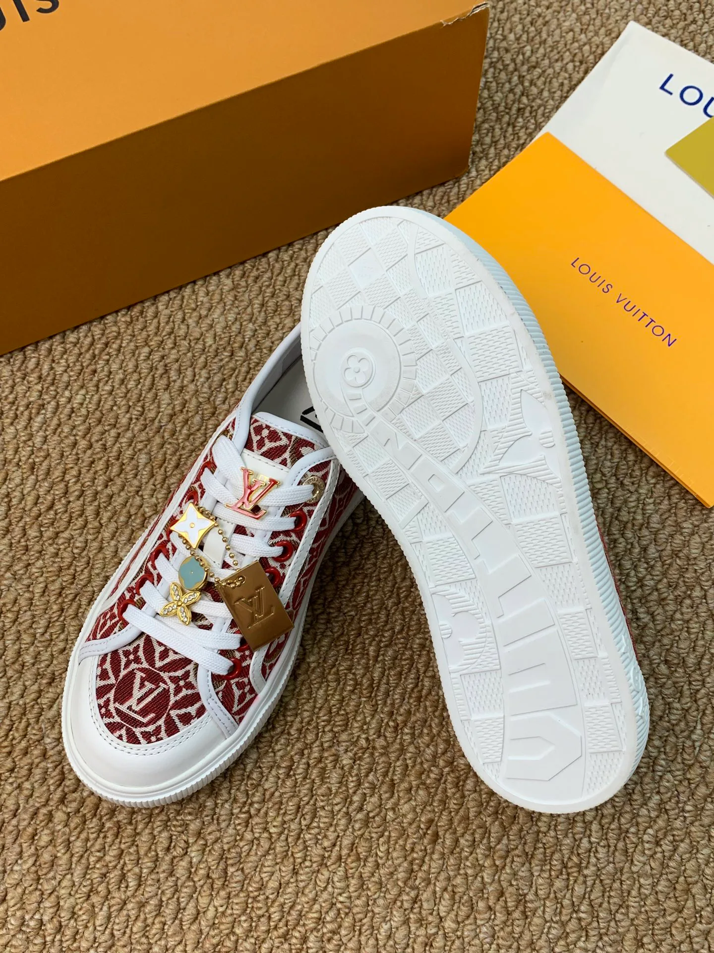 Кроссовки Женские Louis Vuitton 17545196