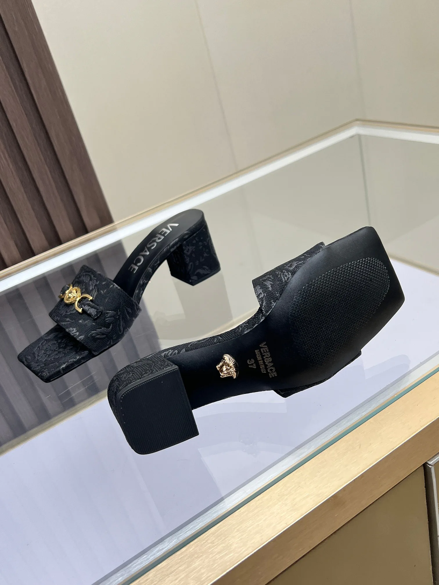 Босоножки Женские Versace 18198224