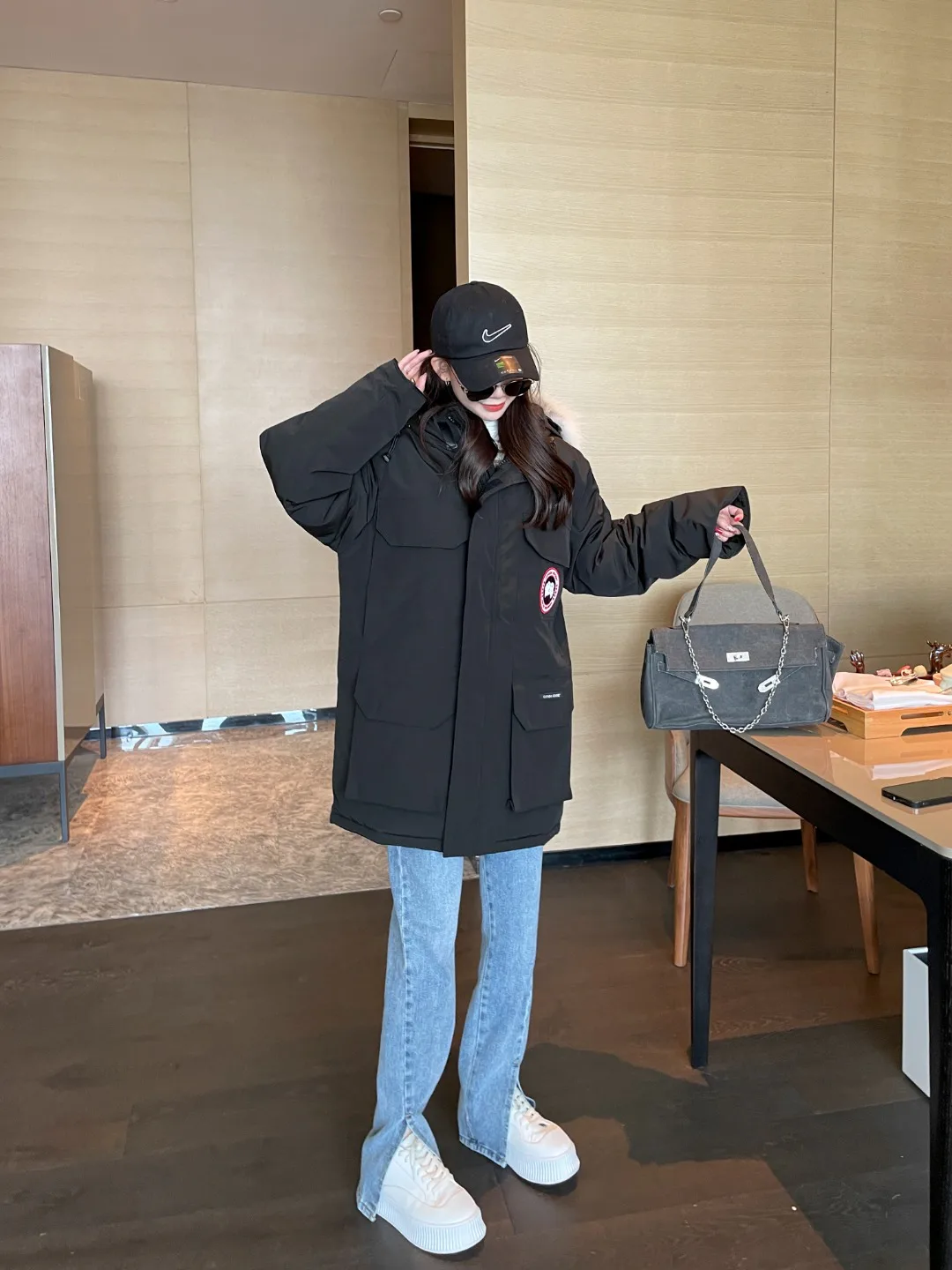 Пуховики Женские Canada Goose 1911