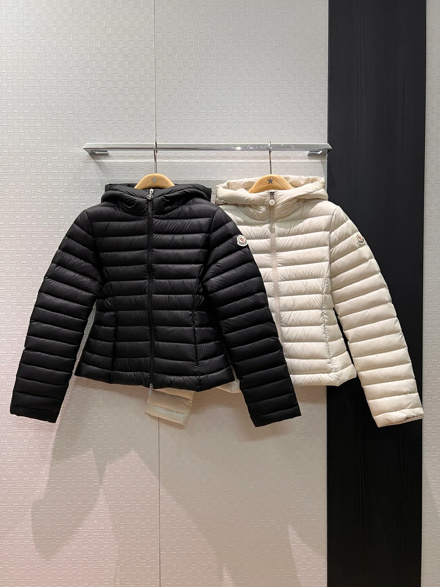 Куртки И Пуховики Женские Moncler 18460250
