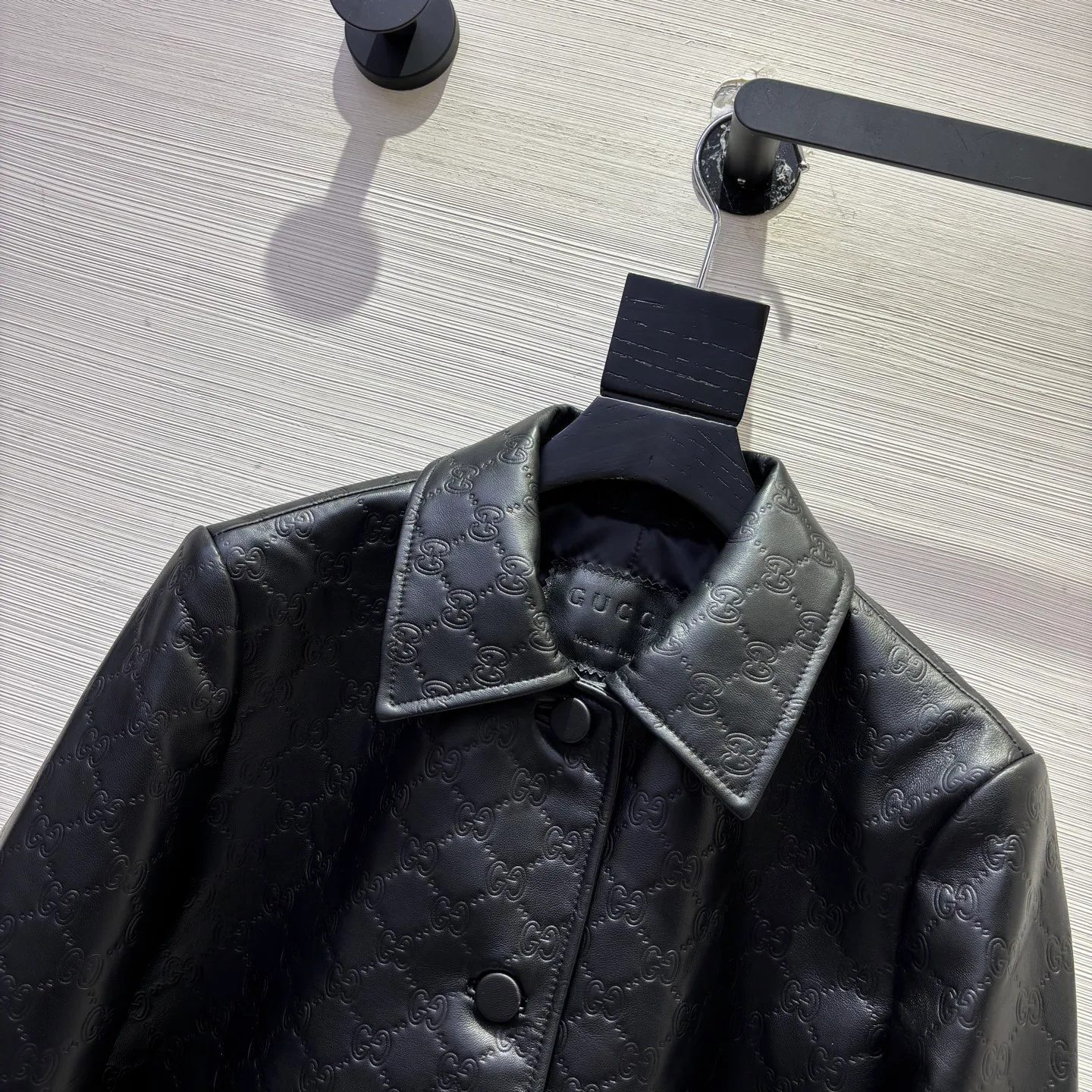 Кожаные Куртки И Дублёнки Женские Gucci 562230